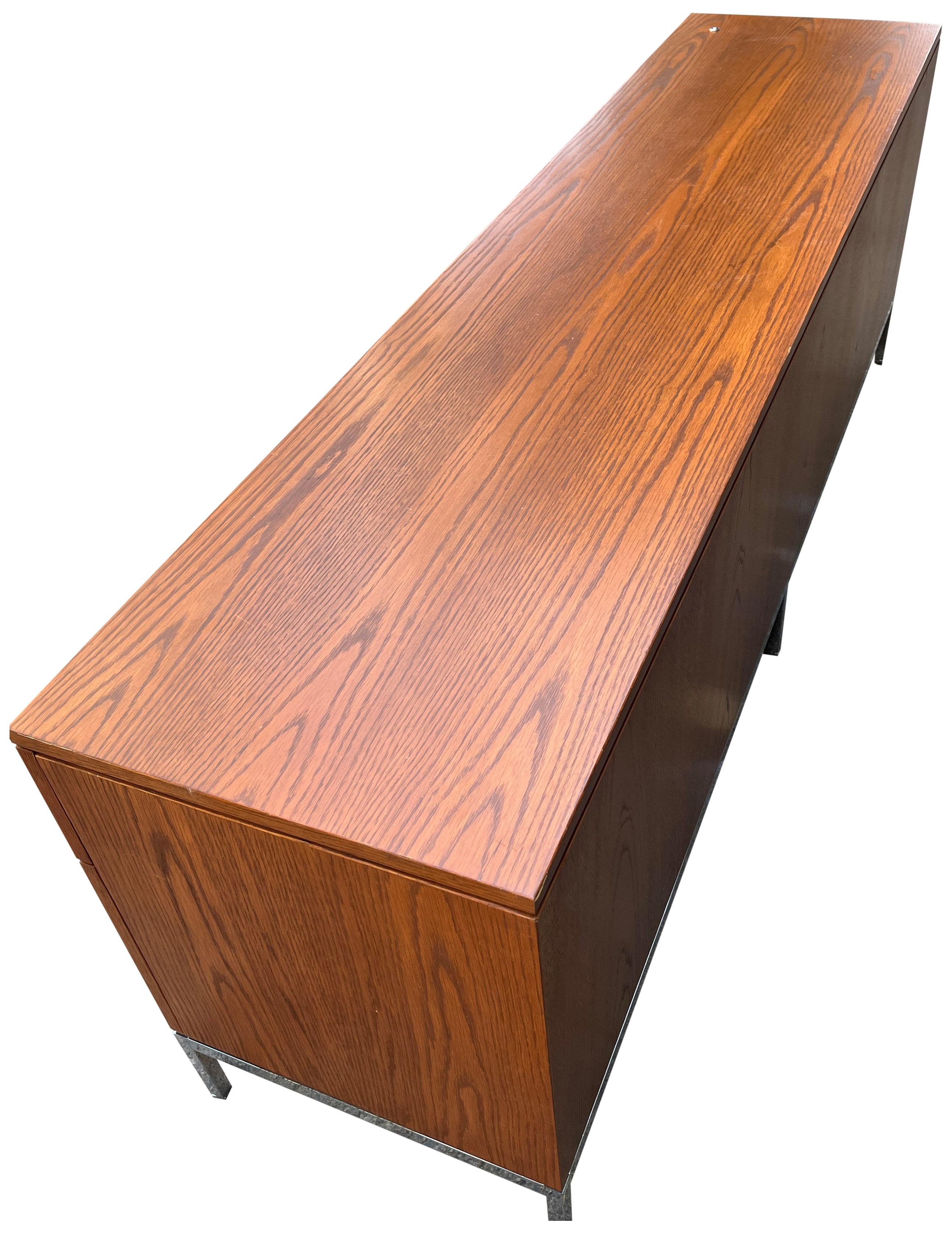 Schöne Florence Knoll Anrichte mit 4 Positionen im Angebot 7