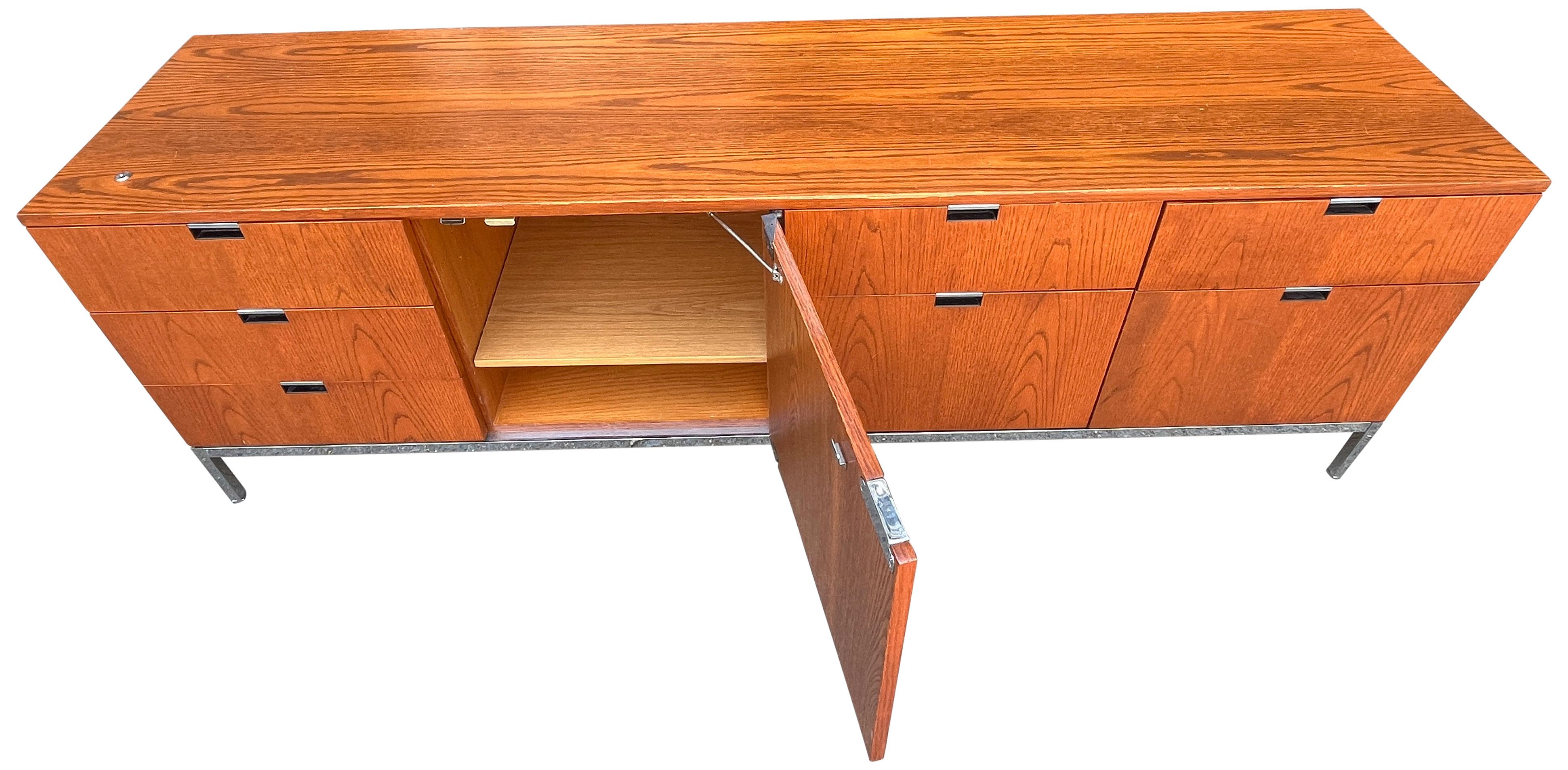 Schöne Florence Knoll Anrichte mit 4 Positionen im Angebot 11