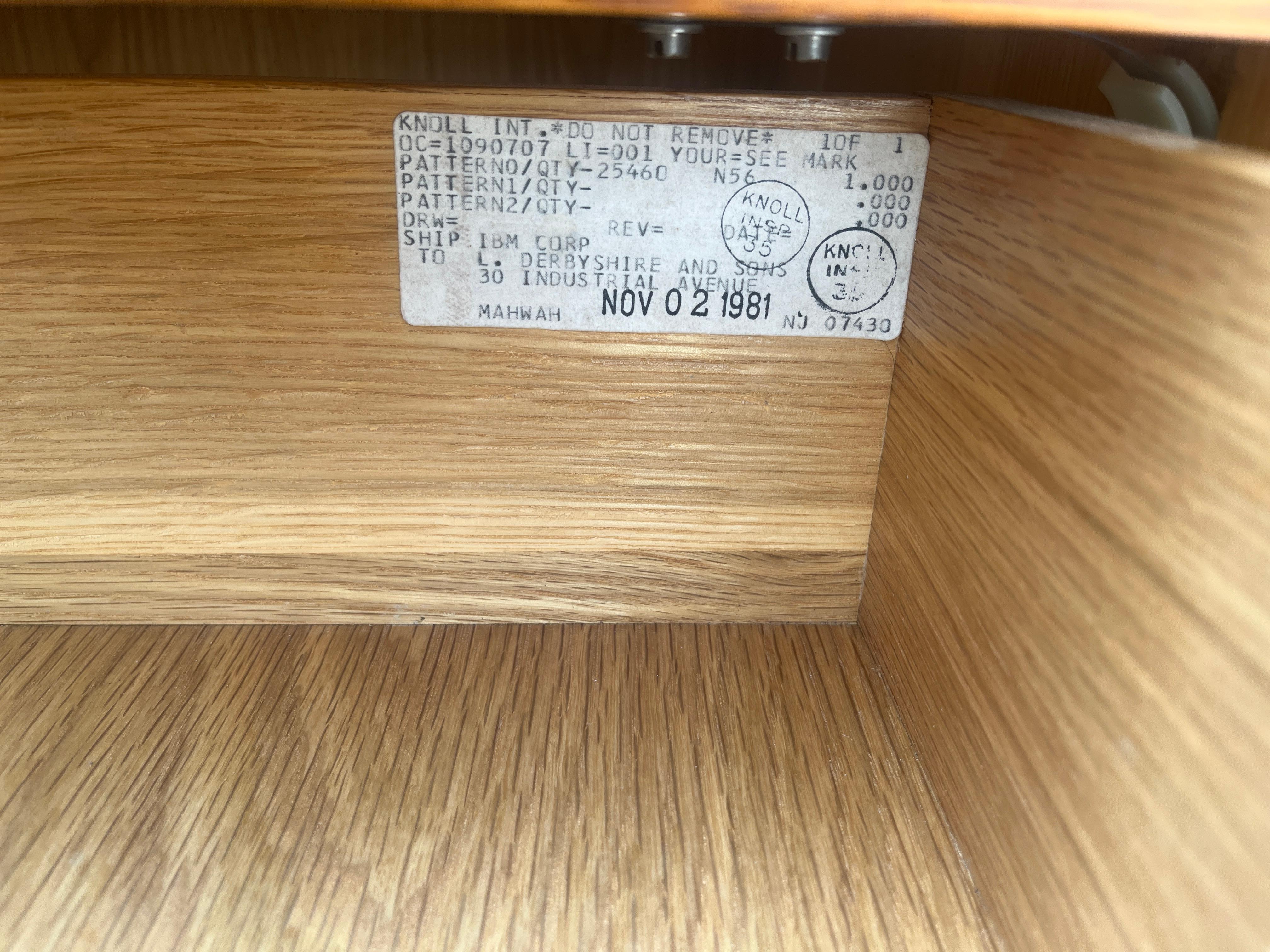Schöne Florence Knoll Anrichte mit 4 Positionen im Angebot 13