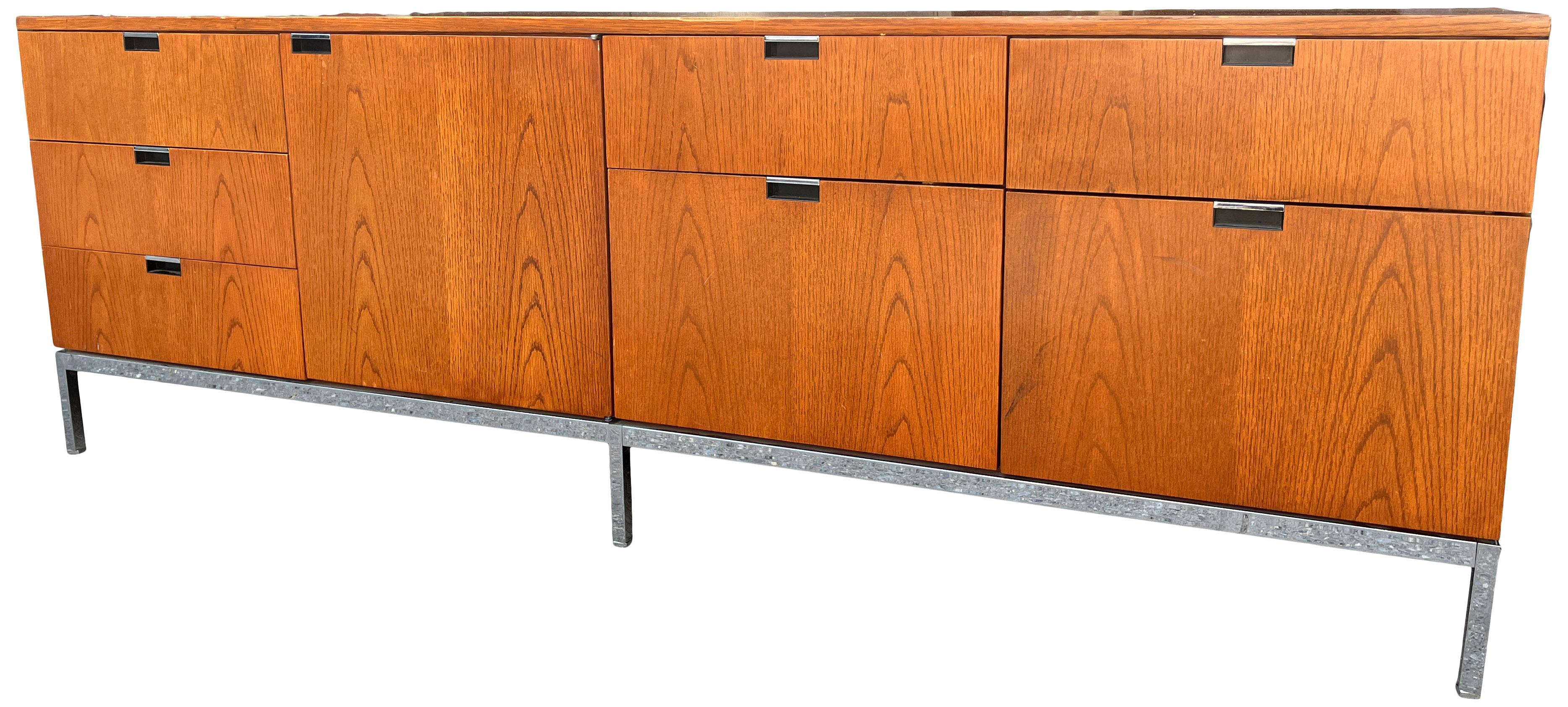 Schöne Florence Knoll Anrichte mit 4 Positionen (Moderne der Mitte des Jahrhunderts) im Angebot