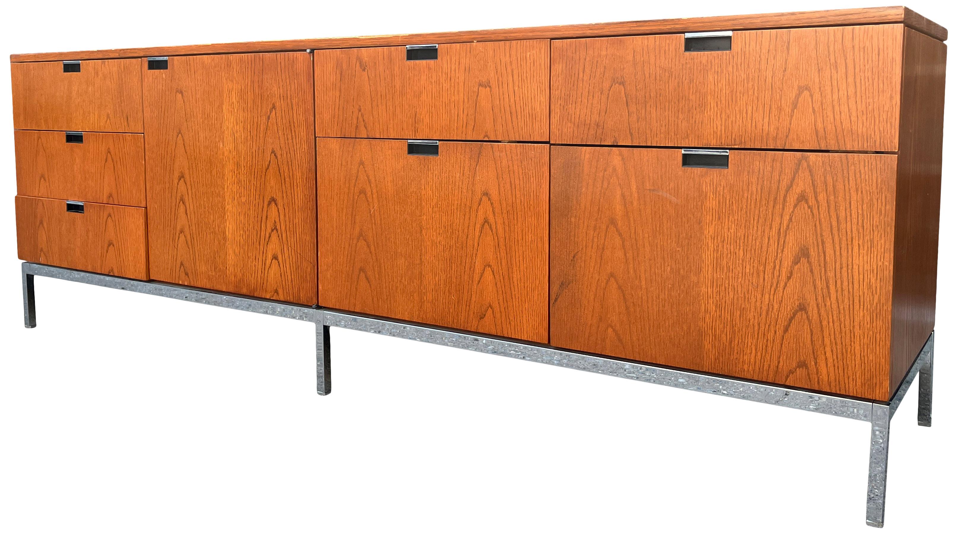 Schöne Florence Knoll Anrichte mit 4 Positionen (amerikanisch) im Angebot