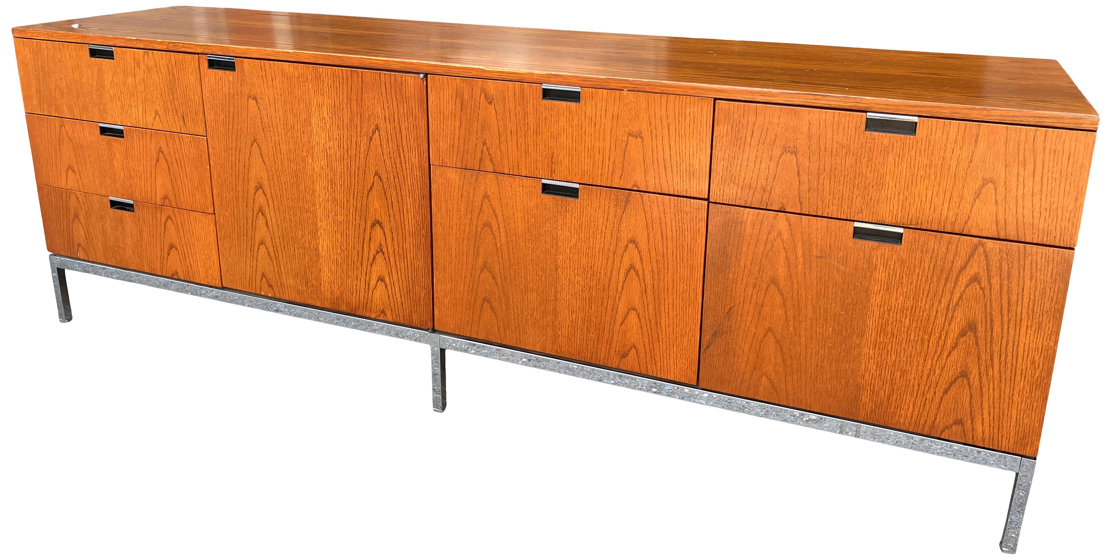 Schöne Florence Knoll Anrichte mit 4 Positionen im Zustand „Gut“ im Angebot in BROOKLYN, NY
