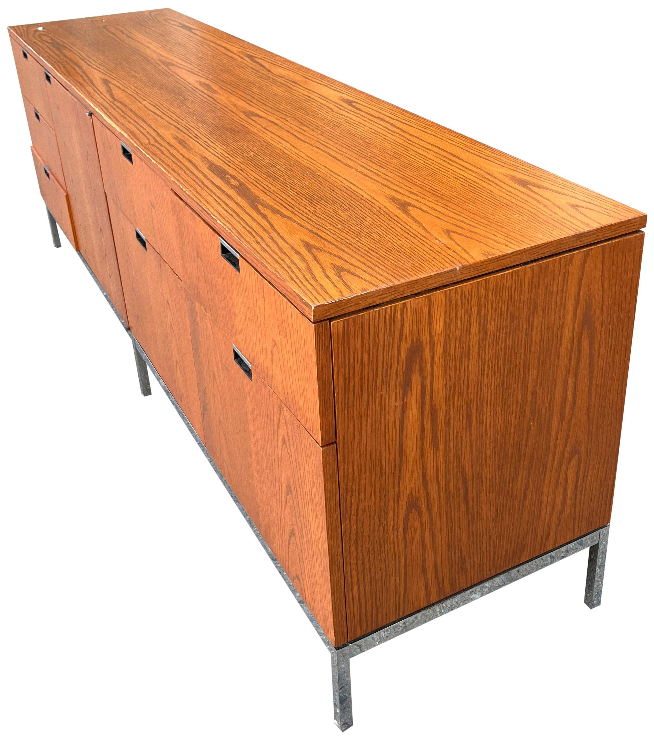 Schöne Florence Knoll Anrichte mit 4 Positionen im Angebot 1