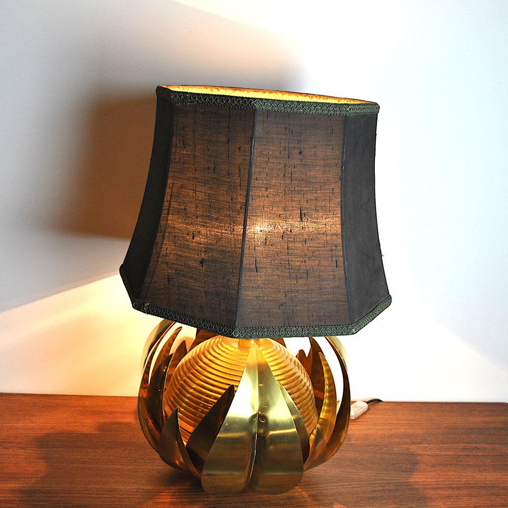 Midcentury Flower Table Lamp in the Style of Tommaso Barbi in Brass, 1960s For Sale 5