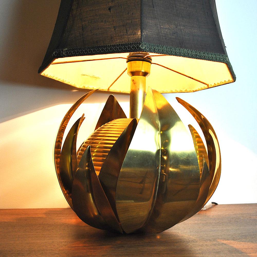 Midcentury Flower Table Lamp in the Style of Tommaso Barbi in Brass, 1960s For Sale 6