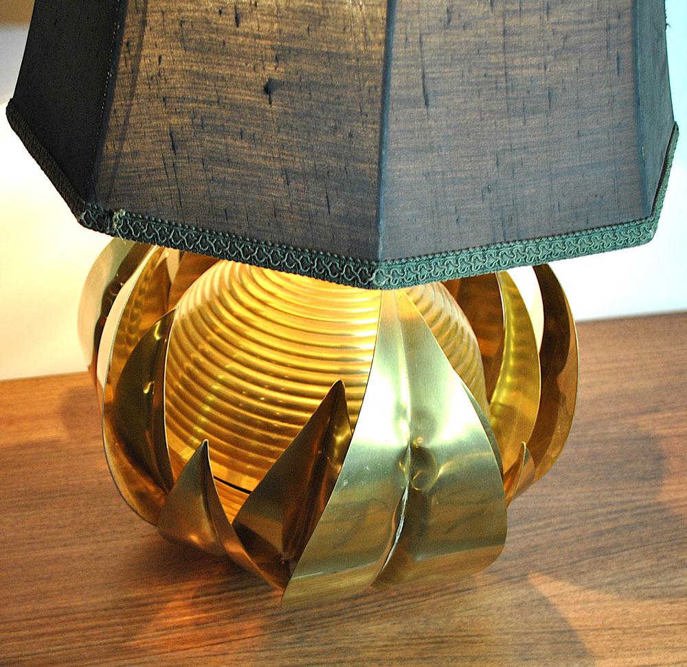 Midcentury Flower Table Lamp in the Style of Tommaso Barbi in Brass, 1960s For Sale 7