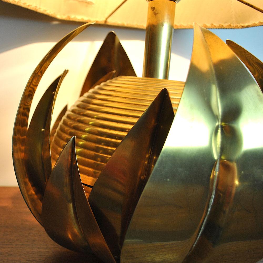 Midcentury Flower Table Lamp in the Style of Tommaso Barbi in Brass, 1960s For Sale 8