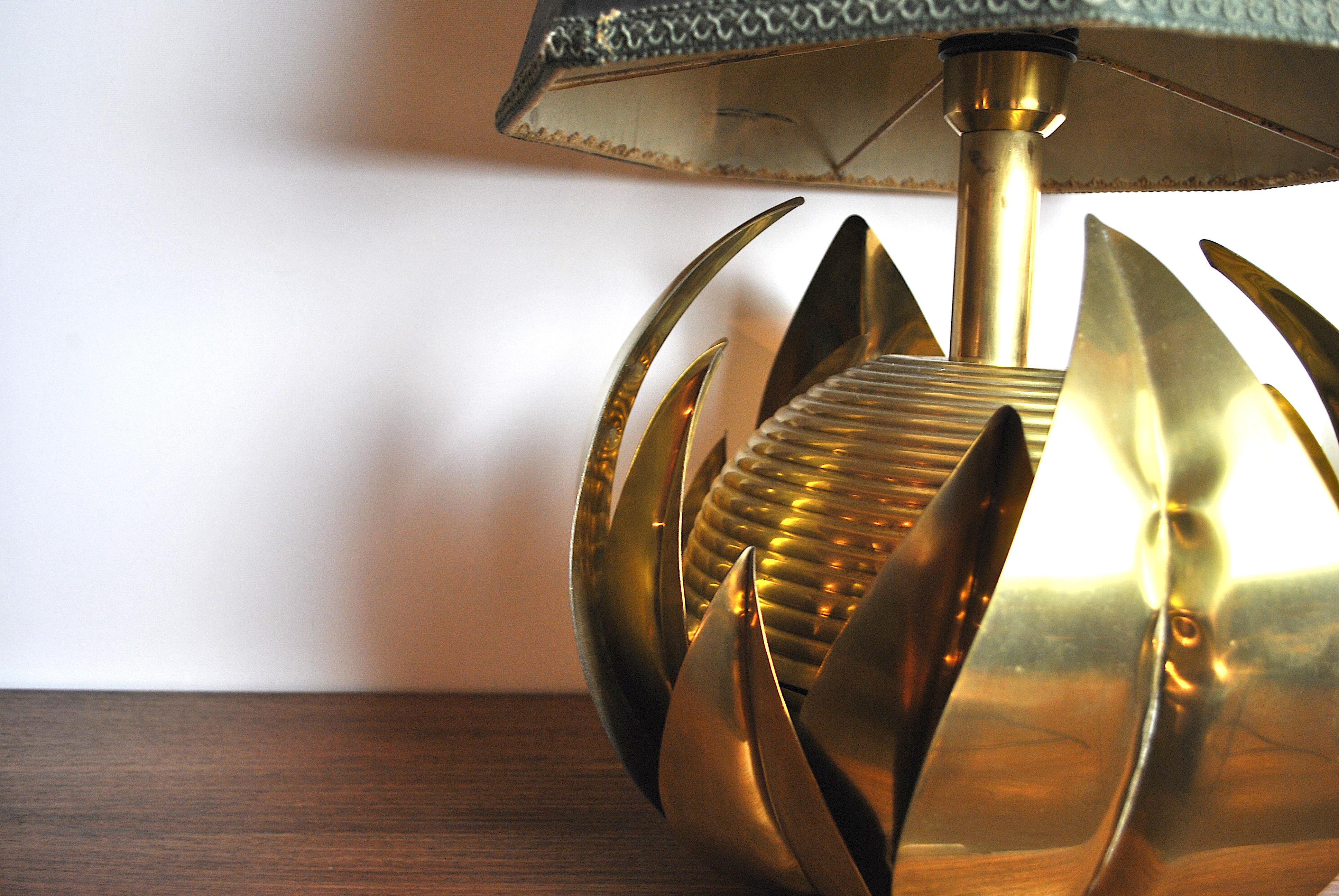 Midcentury Flower Table Lamp in the Style of Tommaso Barbi in Brass, 1960s For Sale 9