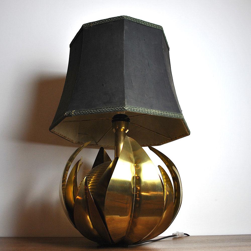 Midcentury Flower Table Lamp in the Style of Tommaso Barbi in Brass, 1960s In Good Condition For Sale In bari, IT