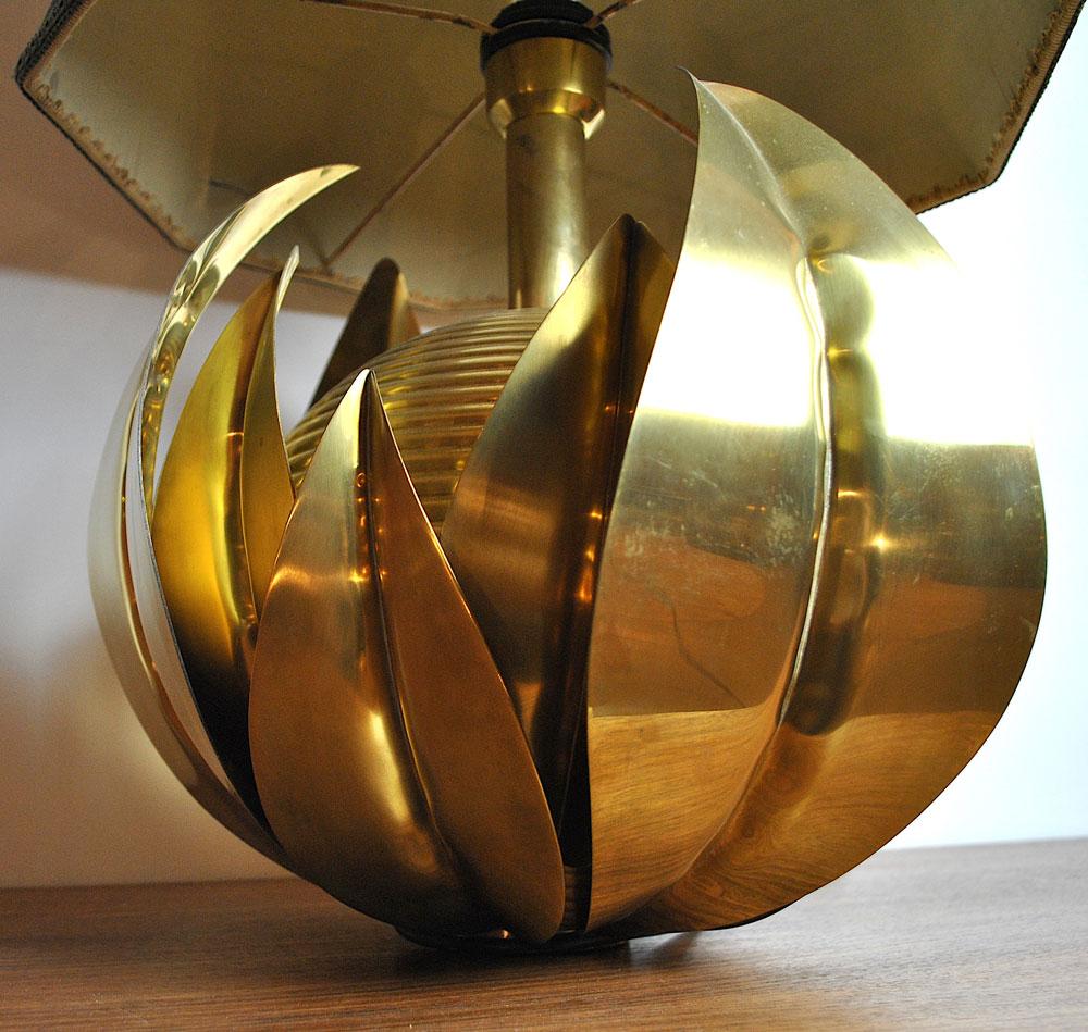 Midcentury Flower Table Lamp in the Style of Tommaso Barbi in Brass, 1960s For Sale 1