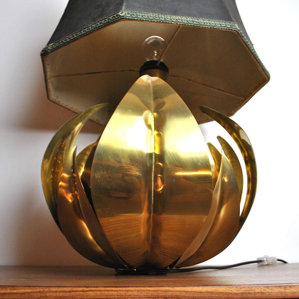 Midcentury Flower Table Lamp in the Style of Tommaso Barbi in Brass, 1960s For Sale 3