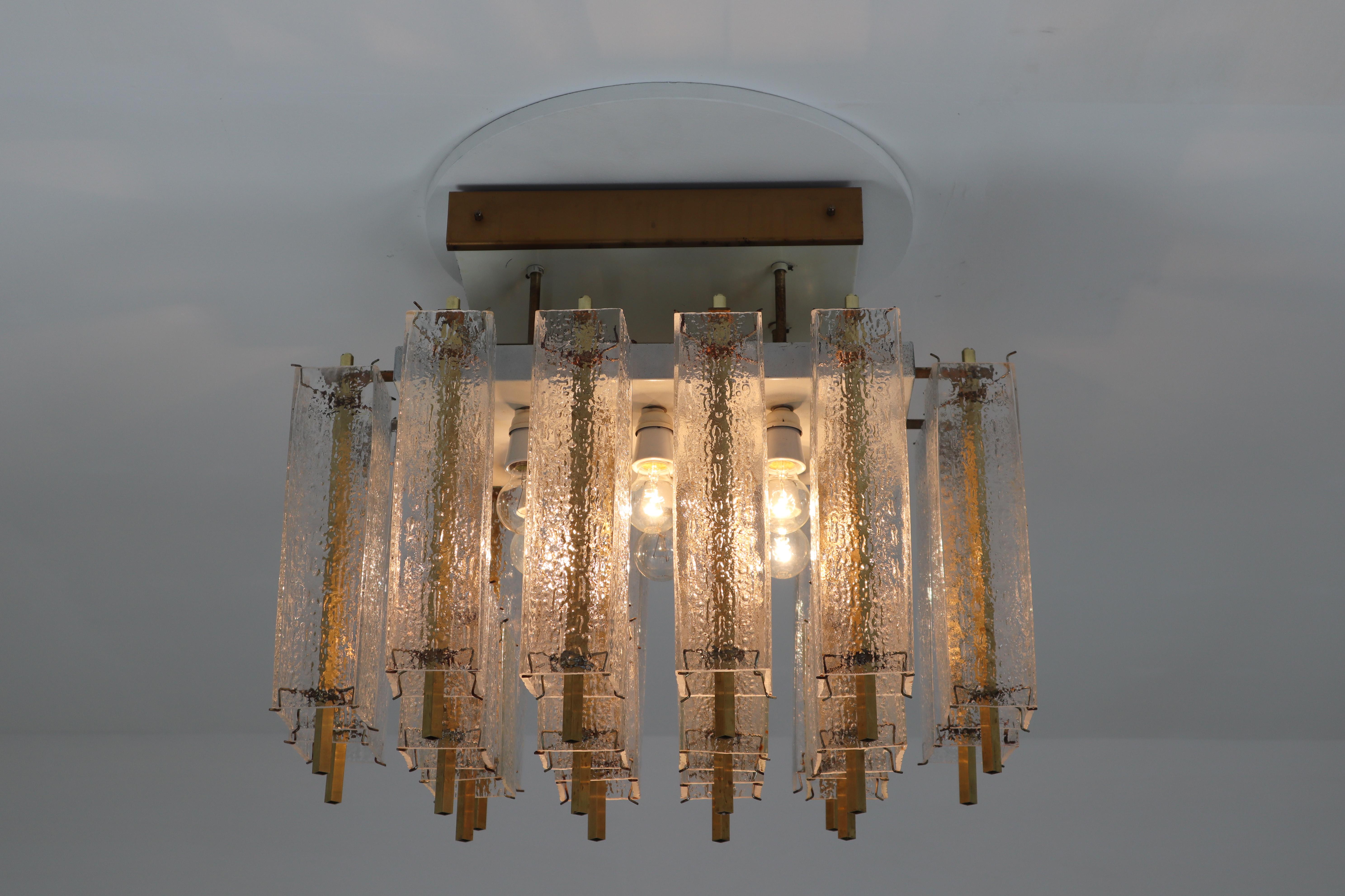 Midcentury Flush Mount Chandelier with Structured Glass and Brass Frame, 1960s In Good Condition In Almelo, NL