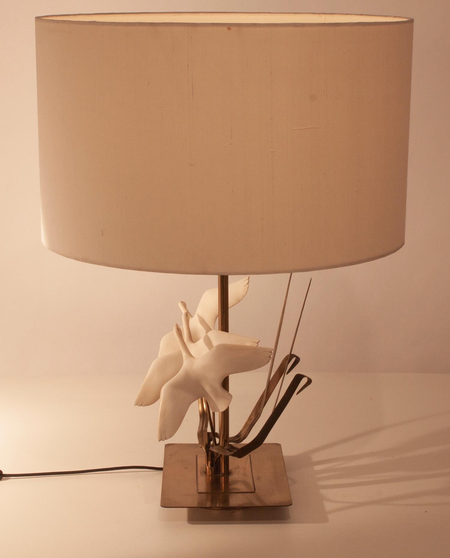 Midcentury Flying Birds Resin and Brass Table Lamp, French, 1970s 1