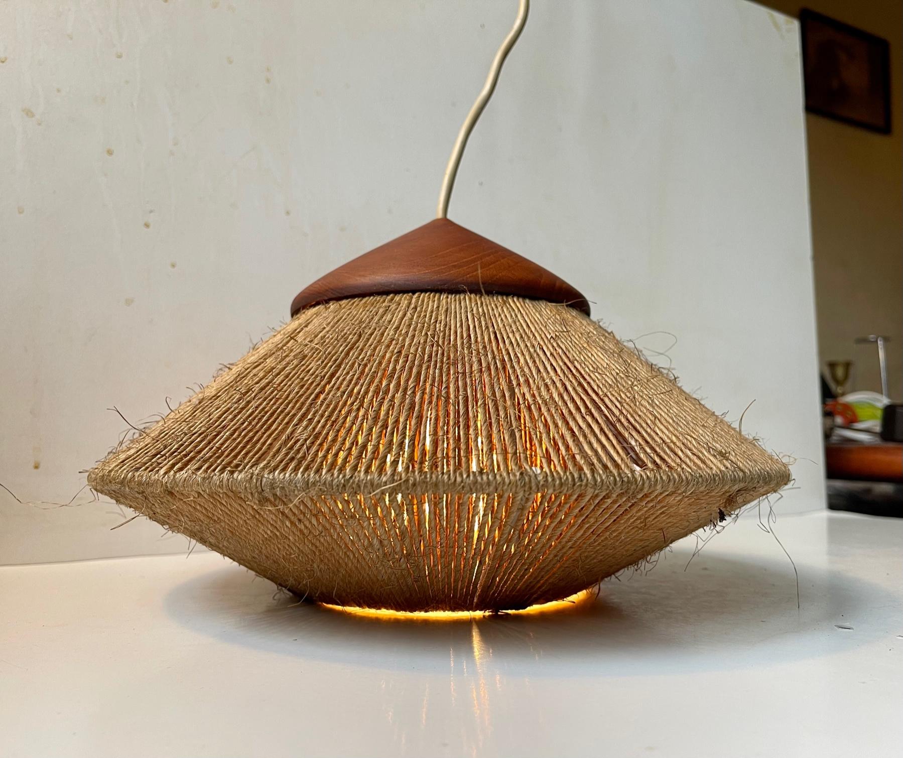 A rare UFO shaped ceiling light composed of natural hessian string and solid teak. Designed by Ib Fabiansen and manufactured by Fog & Mørup in Denmark in the mid-1960s. It comes with 3 meters new white cord. Measurements: Diameter: 28 cm, H: 18 cm.