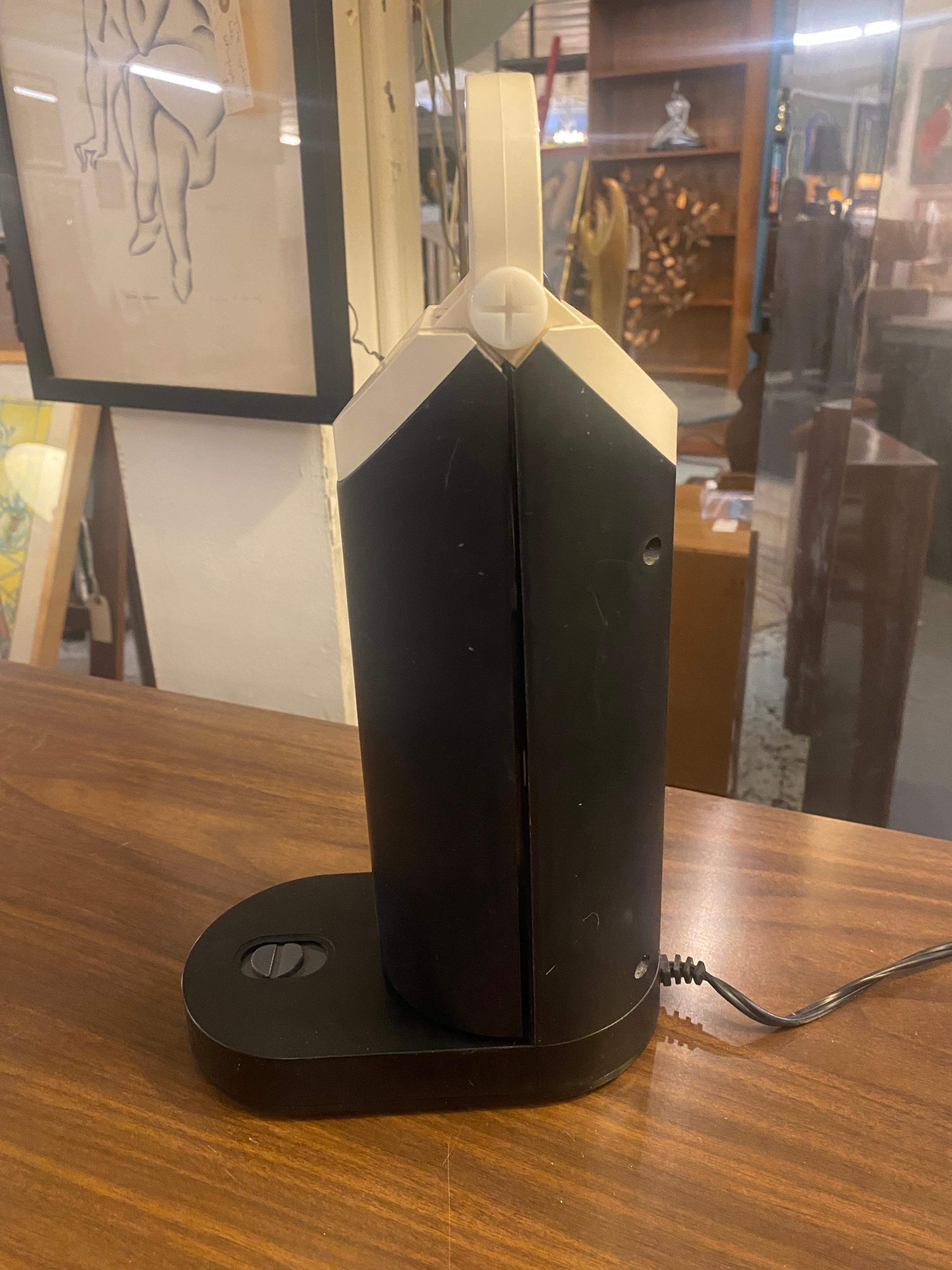 Midcentury Foldability Tragbare Schreibtischlampe in Schwarz und Creme (Moderne der Mitte des Jahrhunderts) im Angebot