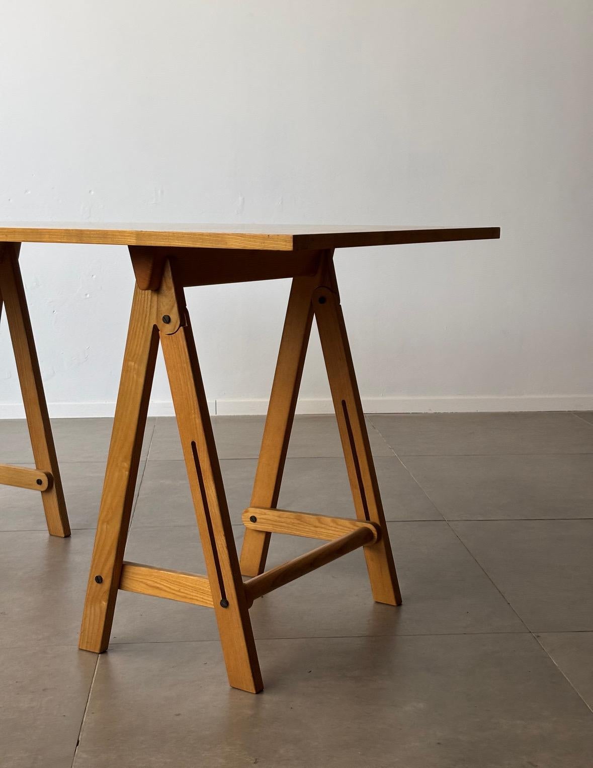 Midcentury Folding Flat Trestle Table aus Italien der 1970er Jahre (Holz) im Angebot