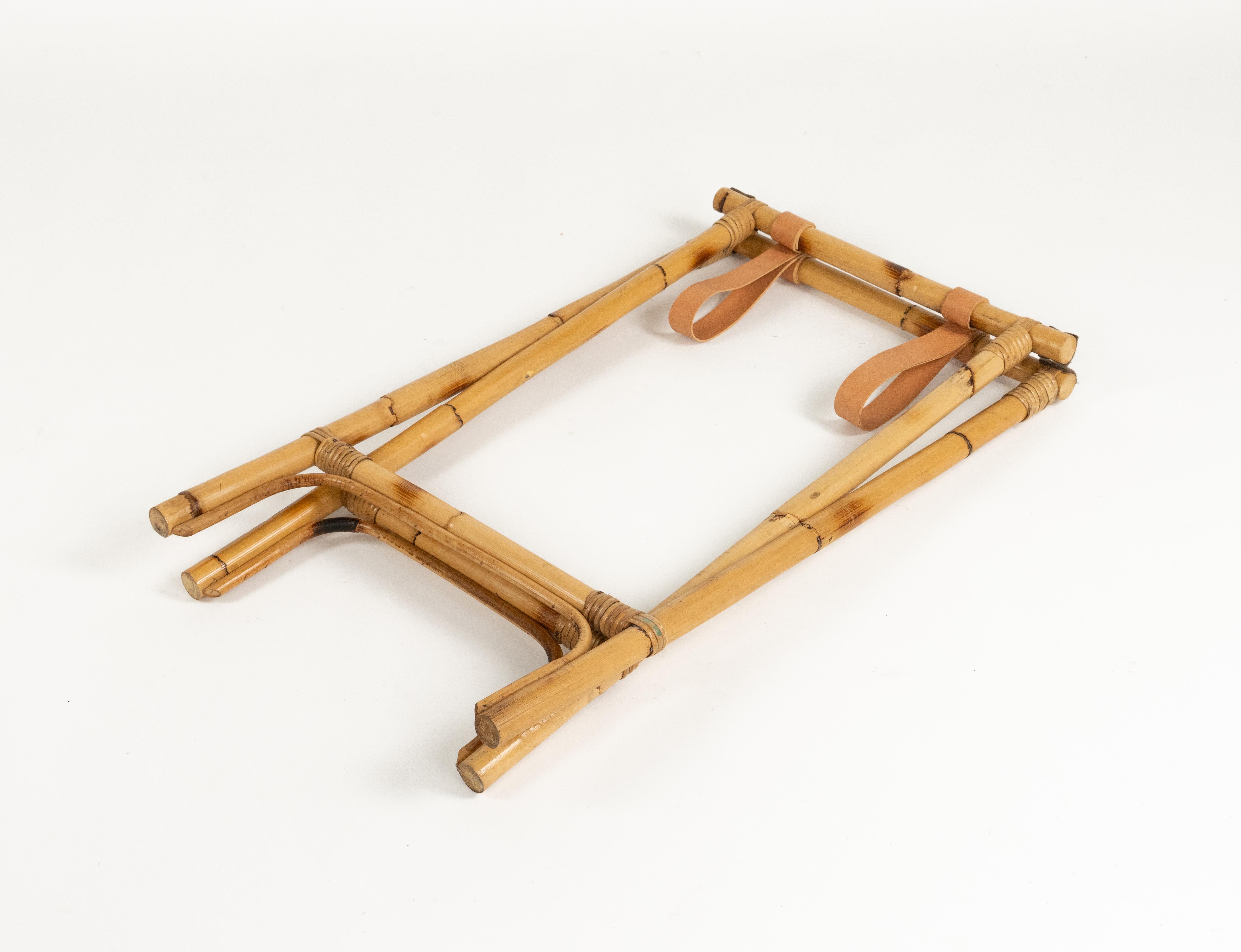 Midcentury Folding Serving Tray Table in Bamboo, Rattan and Glass, Italy 1970s in vendita 3