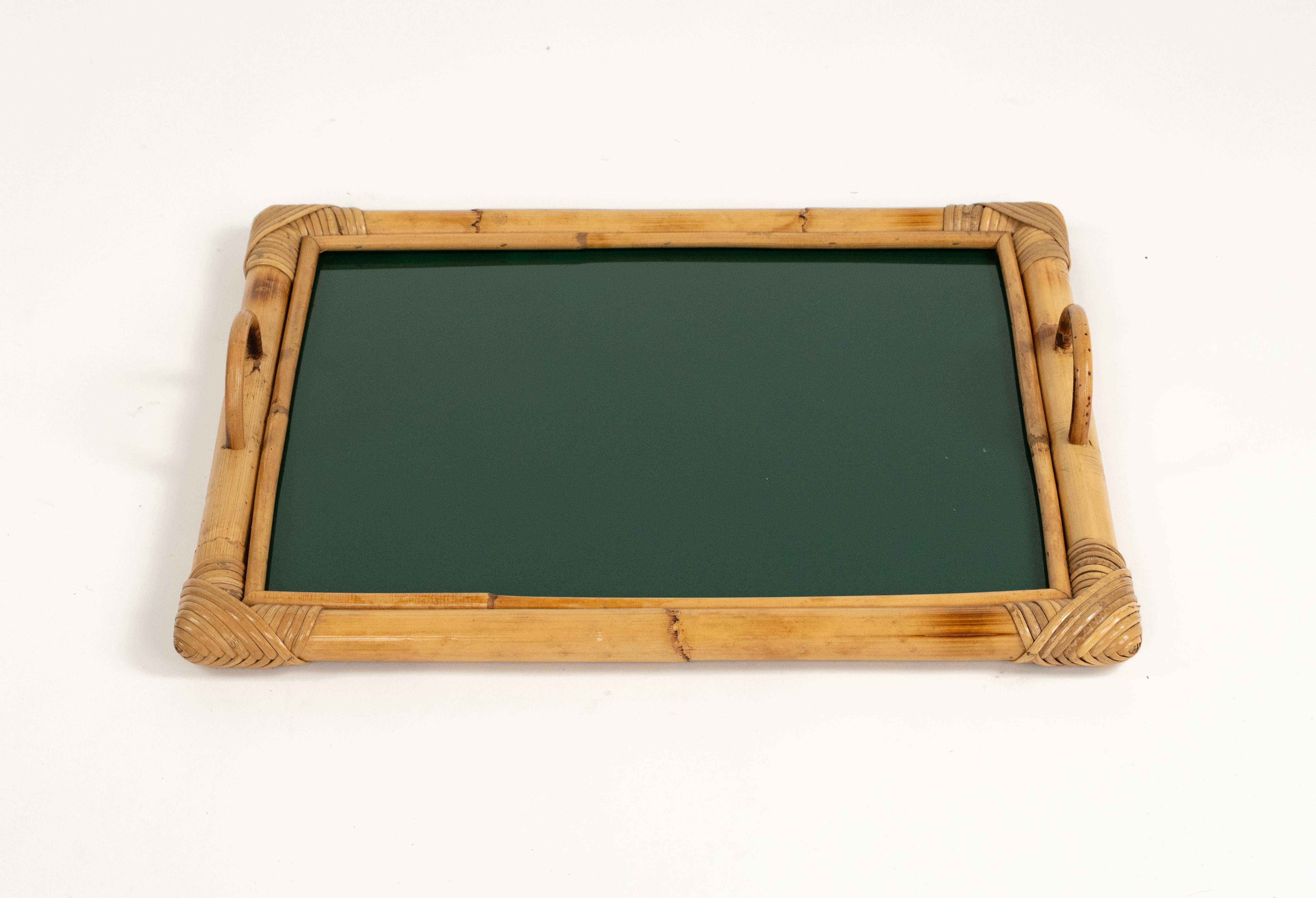 Midcentury Folding Serving Tray Table in Bamboo, Rattan and Glass, Italy 1970s in vendita 4