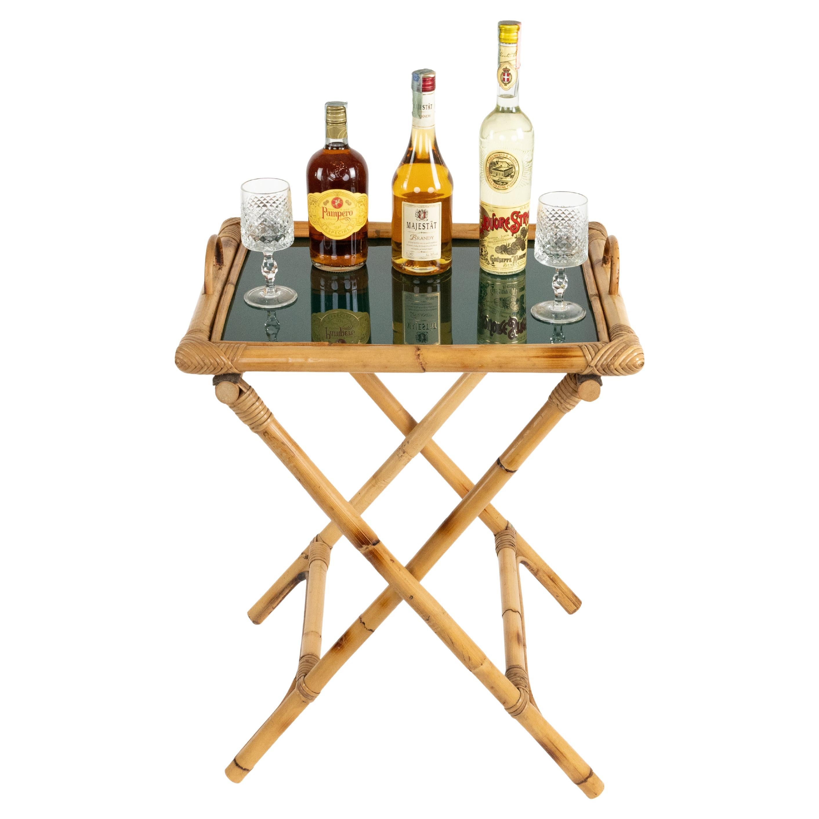 Midcentury Folding Serving Tray Table in Bamboo, Rattan and Glass, Italy 1970s in vendita