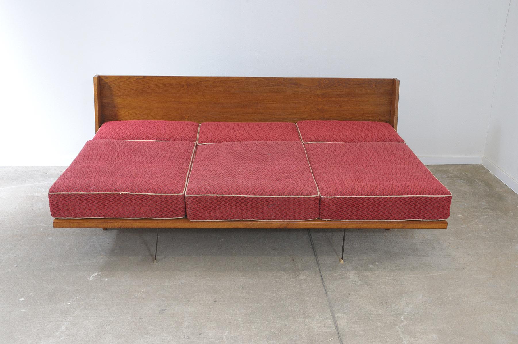 Midcentury Folding Sofabed by Drevotvar, 1970s, Czechoslovakia In Good Condition For Sale In Prague 8, CZ