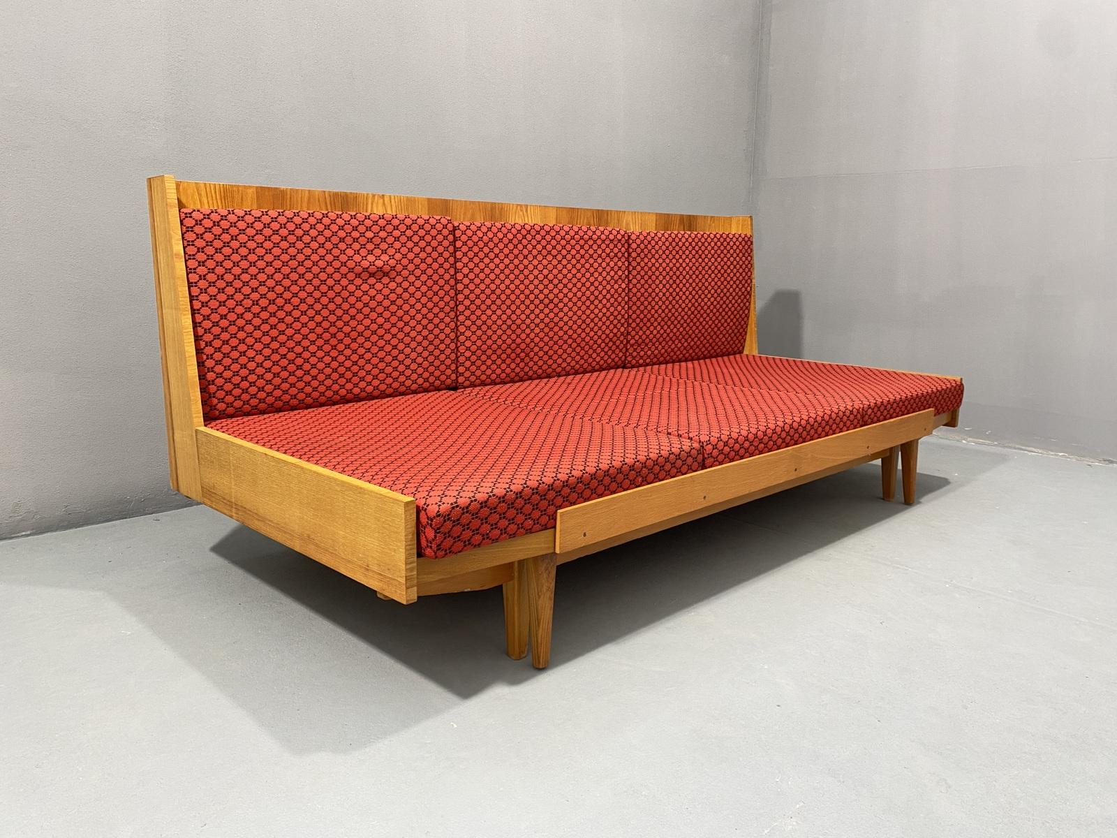 Midcentury Folding Sofabed by Drevotvar, 1970s, Czechoslovakia In Good Condition In Prague 8, CZ