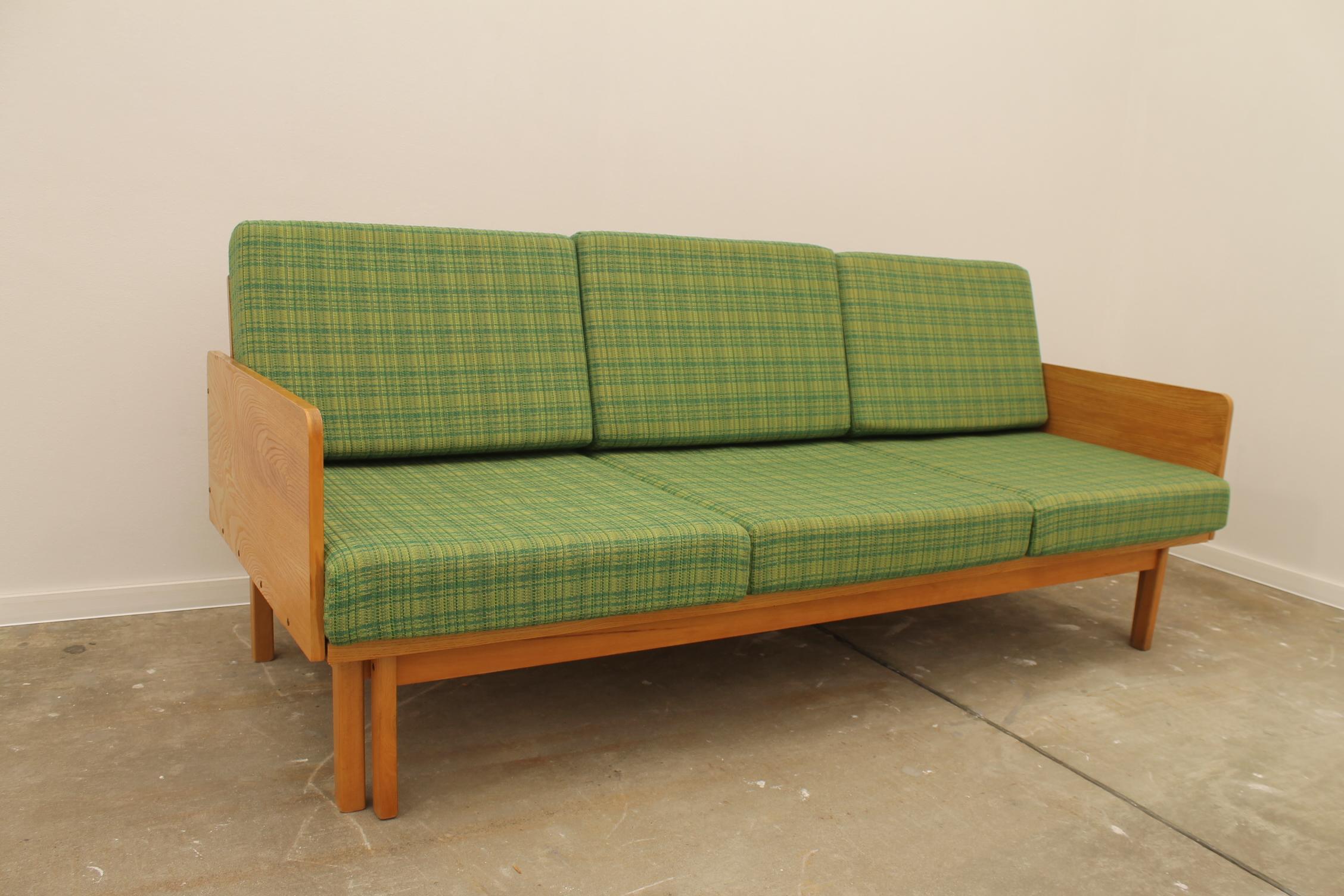 Midcentury Folding Sofabed by Jitona, 1970s, Czechoslovakia In Good Condition In Prague 8, CZ