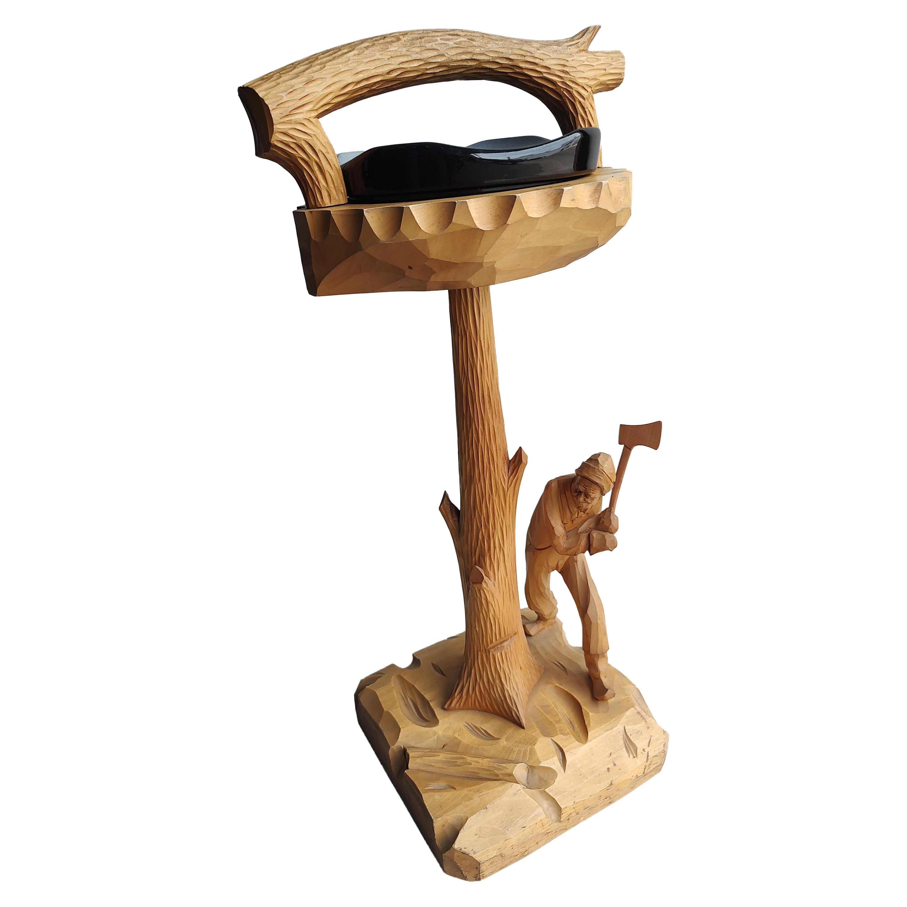 Aschenbecher aus der Volkskunst der Mitte des Jahrhunderts mit Figur, handgeschnitzt von Paul Emile Caron C1969 im Angebot 1