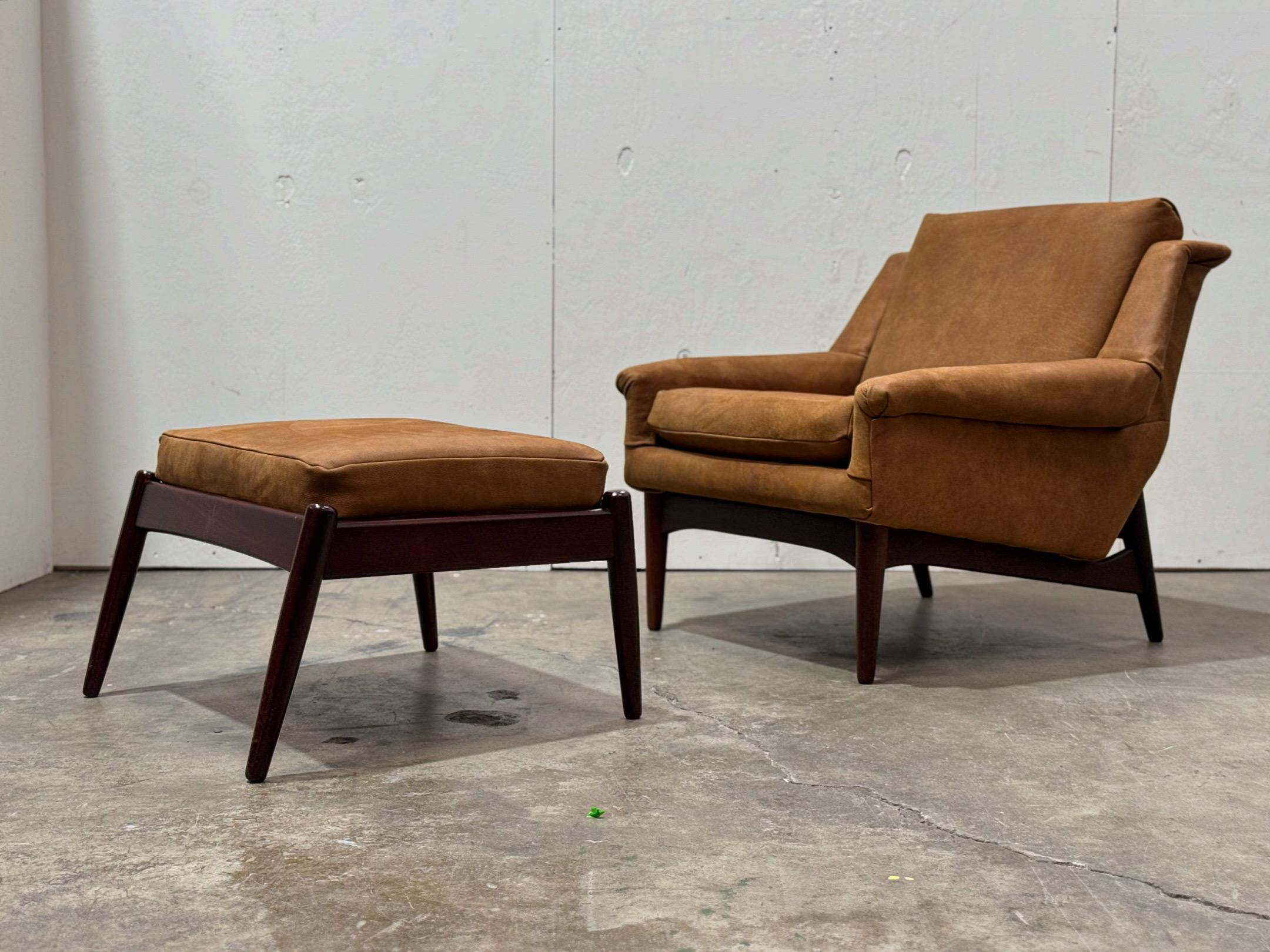 Folke Ohlsson Dux Leder-Loungesessel + Ottomane aus der Mitte des Jahrhunderts – Teakholz-Fassung hinten (Mitte des 20. Jahrhunderts) im Angebot