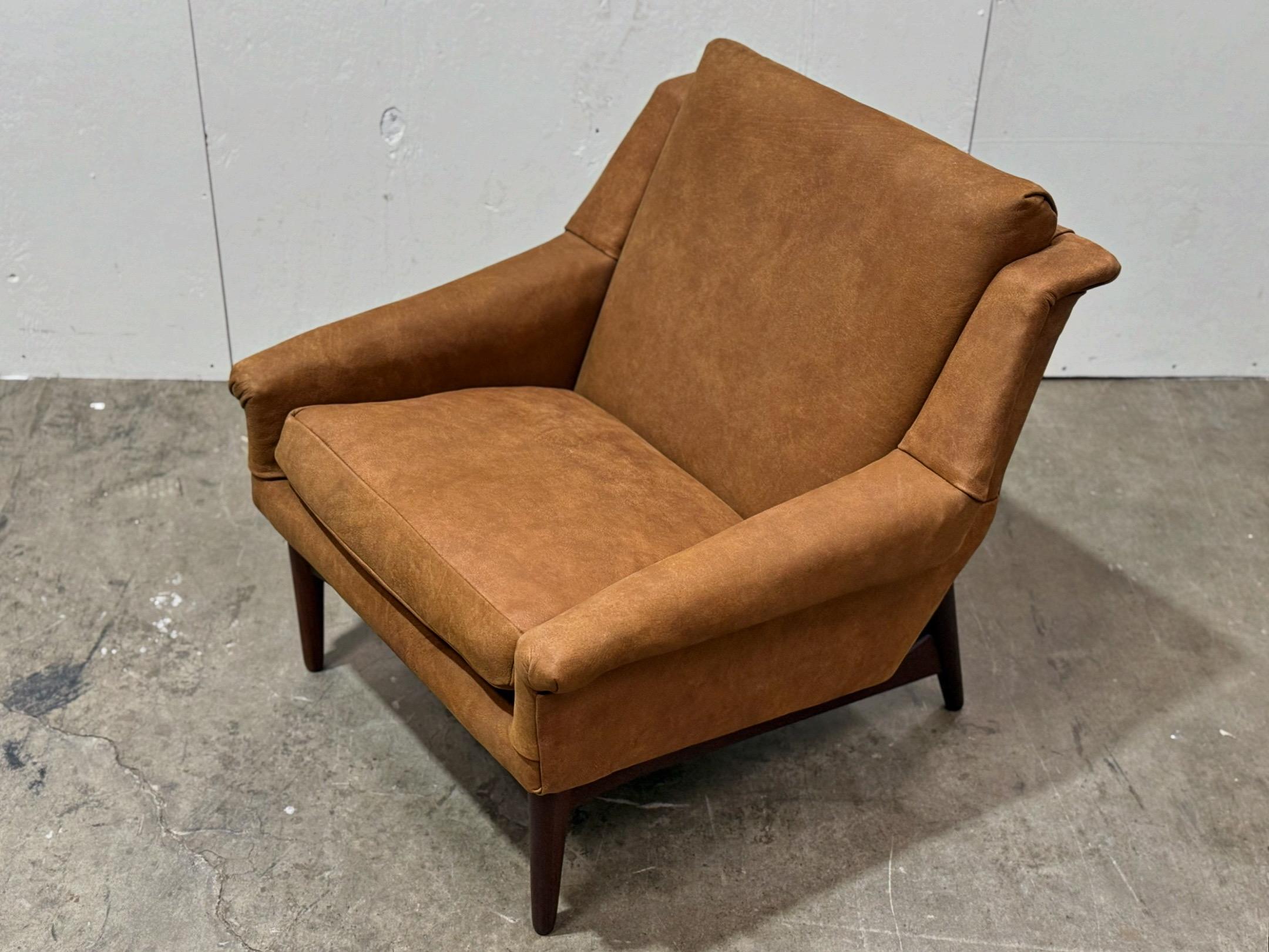 Folke Ohlsson Dux Leder-Loungesessel + Ottomane aus der Mitte des Jahrhunderts – Teakholz-Fassung hinten im Angebot 1
