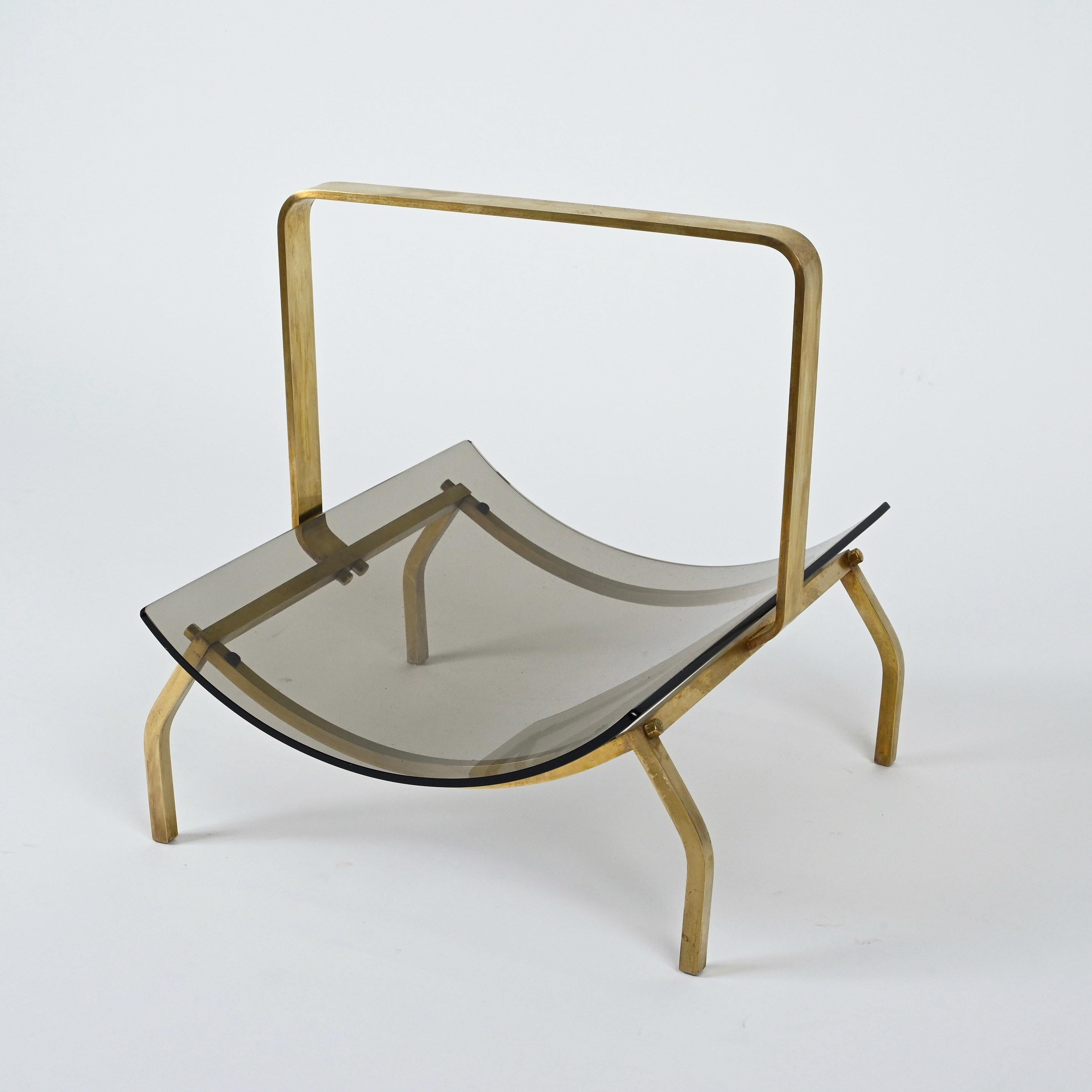 Midcentury Fontana Arte Brass and Smoked Glass Magazine Rack Stand, 1960s, Italy For Sale 9