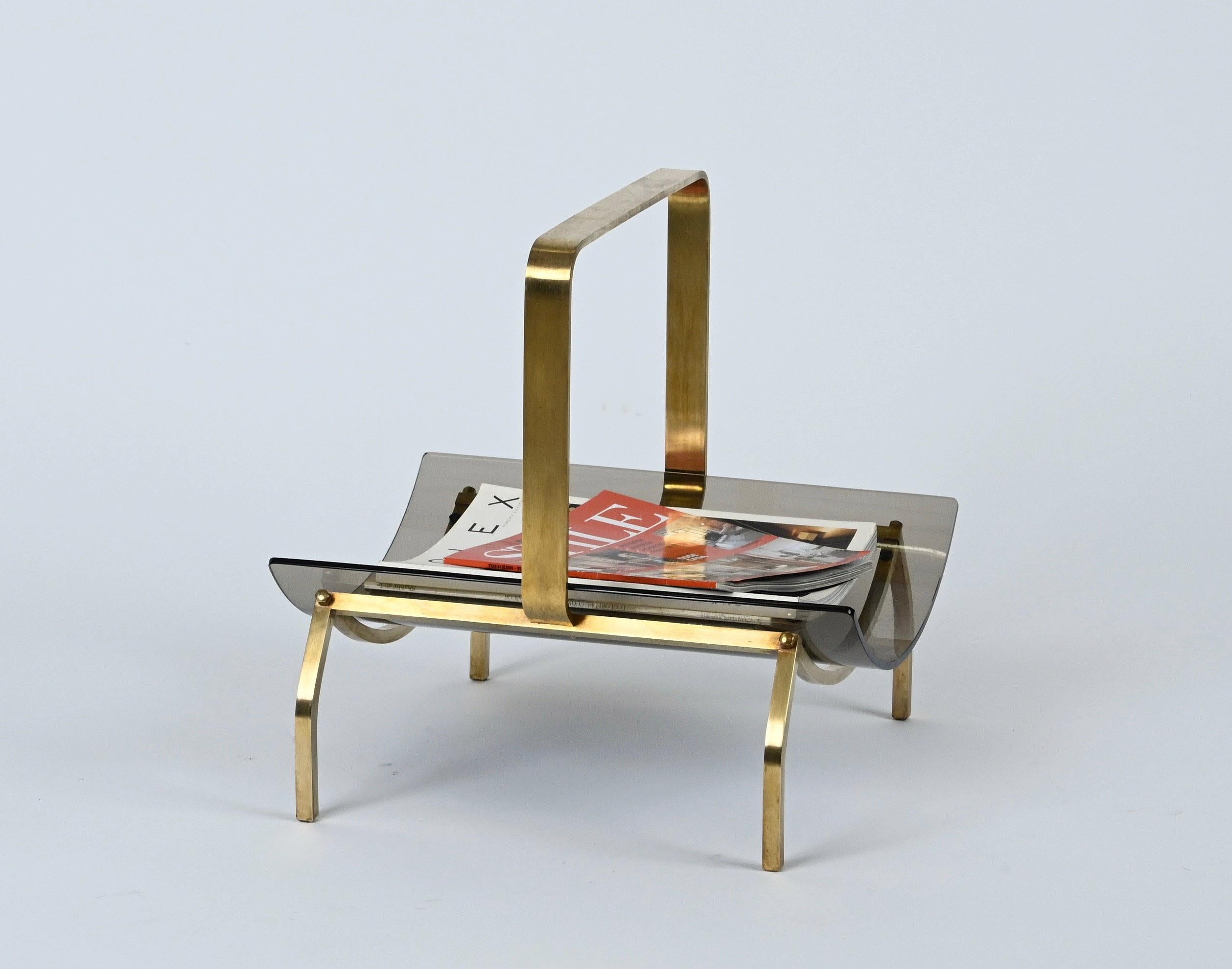 Midcentury Fontana Arte Brass and Smoked Glass Magazine Rack Stand, 1960s, Italy For Sale 10