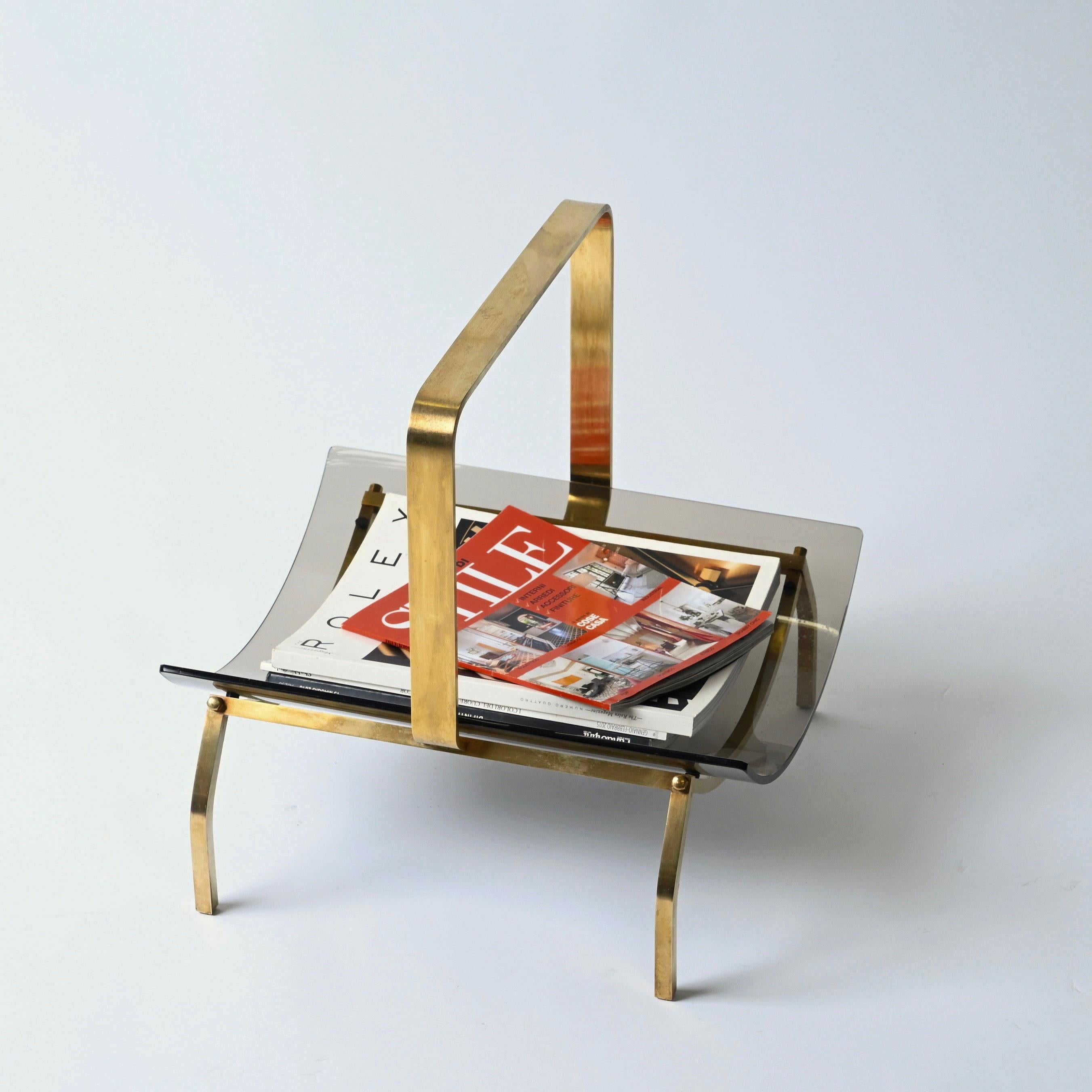 Midcentury Fontana Arte Brass and Smoked Glass Magazine Rack Stand, 1960s, Italy For Sale 11