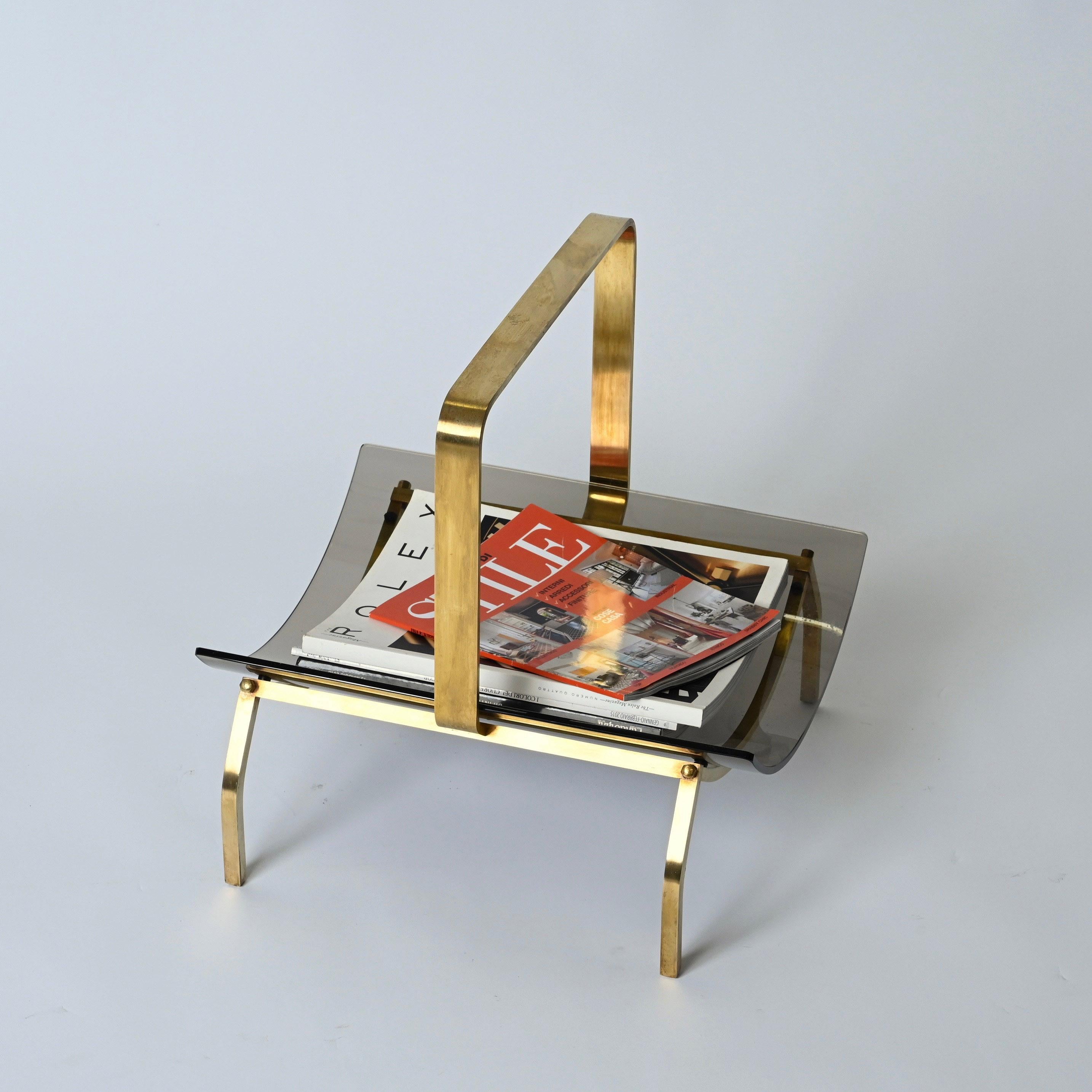 Midcentury Fontana Arte Brass and Smoked Glass Magazine Rack Stand, 1960s, Italy For Sale 12