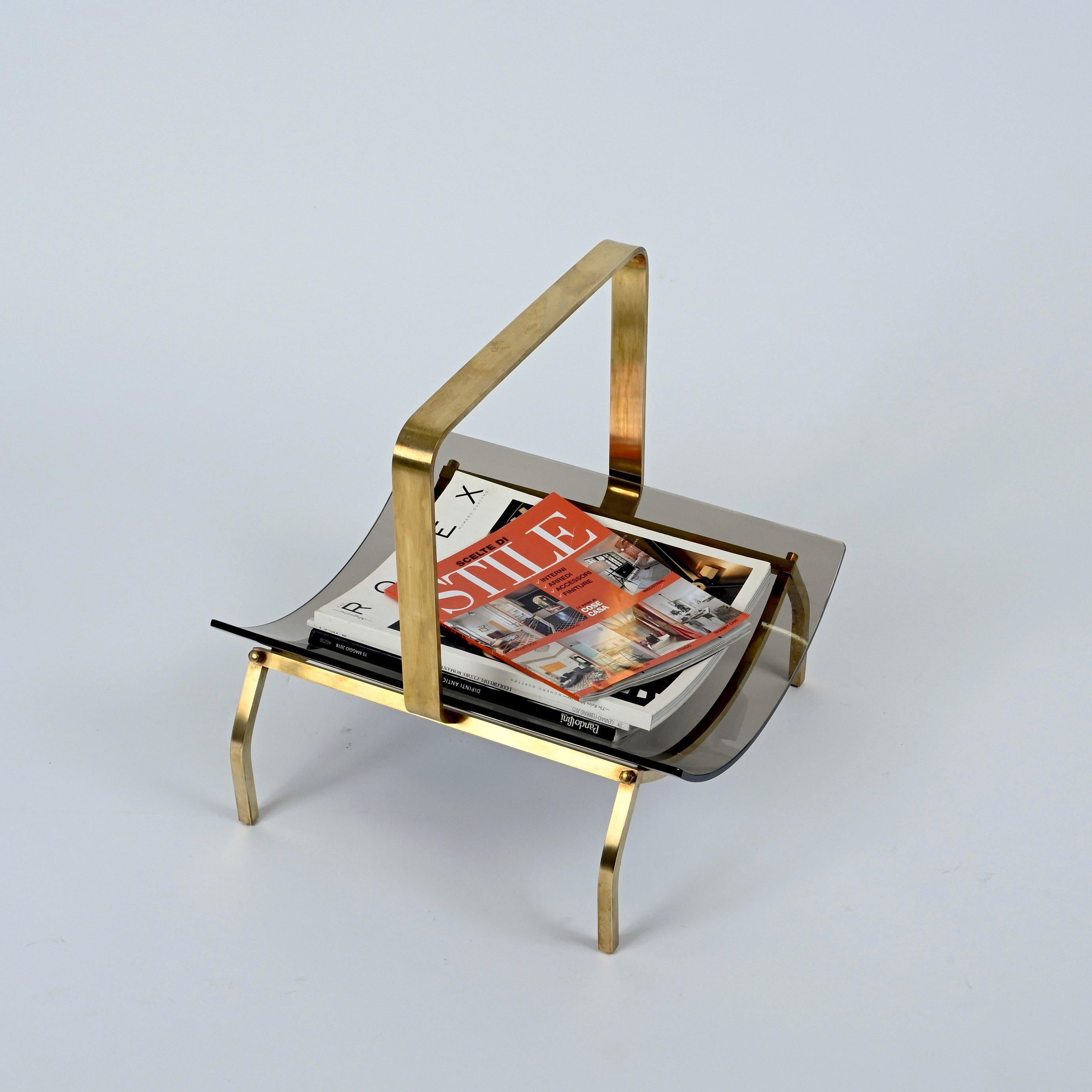 20th Century Midcentury Fontana Arte Brass and Smoked Glass Magazine Rack Stand, 1960s, Italy For Sale