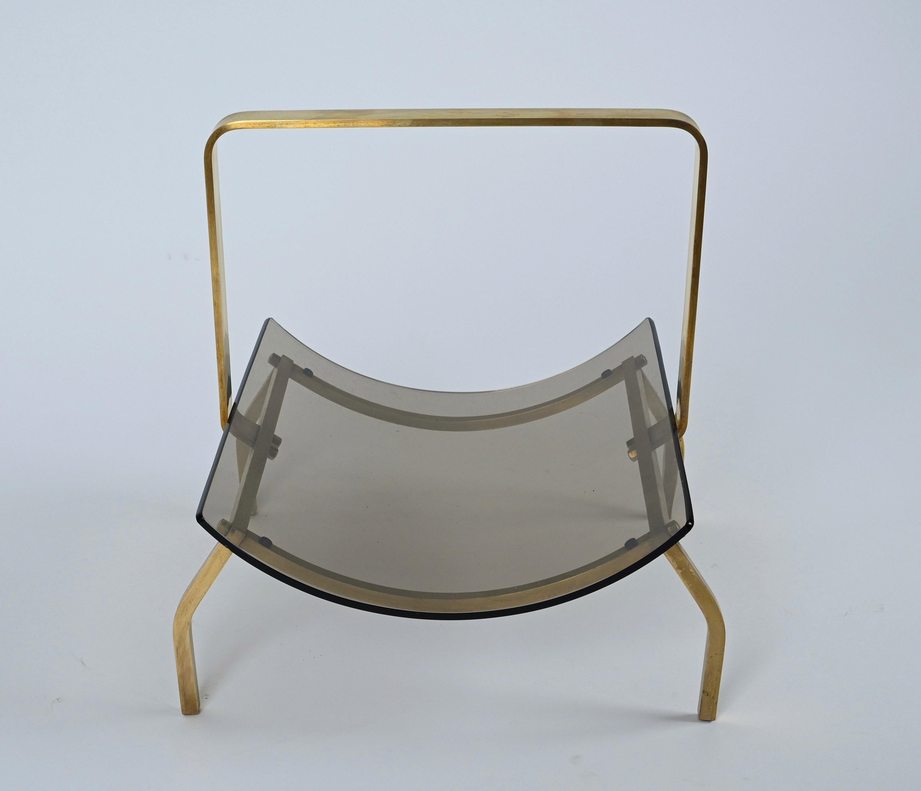 Midcentury Fontana Arte Brass and Smoked Glass Magazine Rack Stand, 1960s, Italy For Sale 3