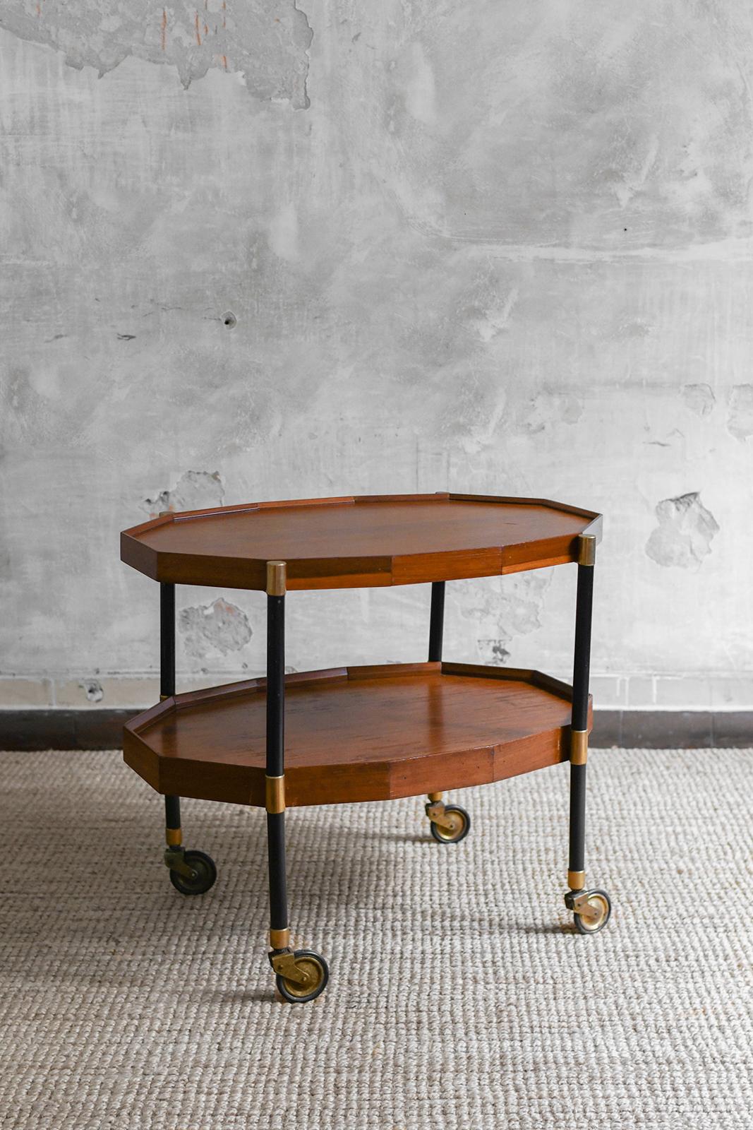 Carrito de bar porta-comida con bandeja extraíble de mediados de siglo, 1960 Italiano en venta