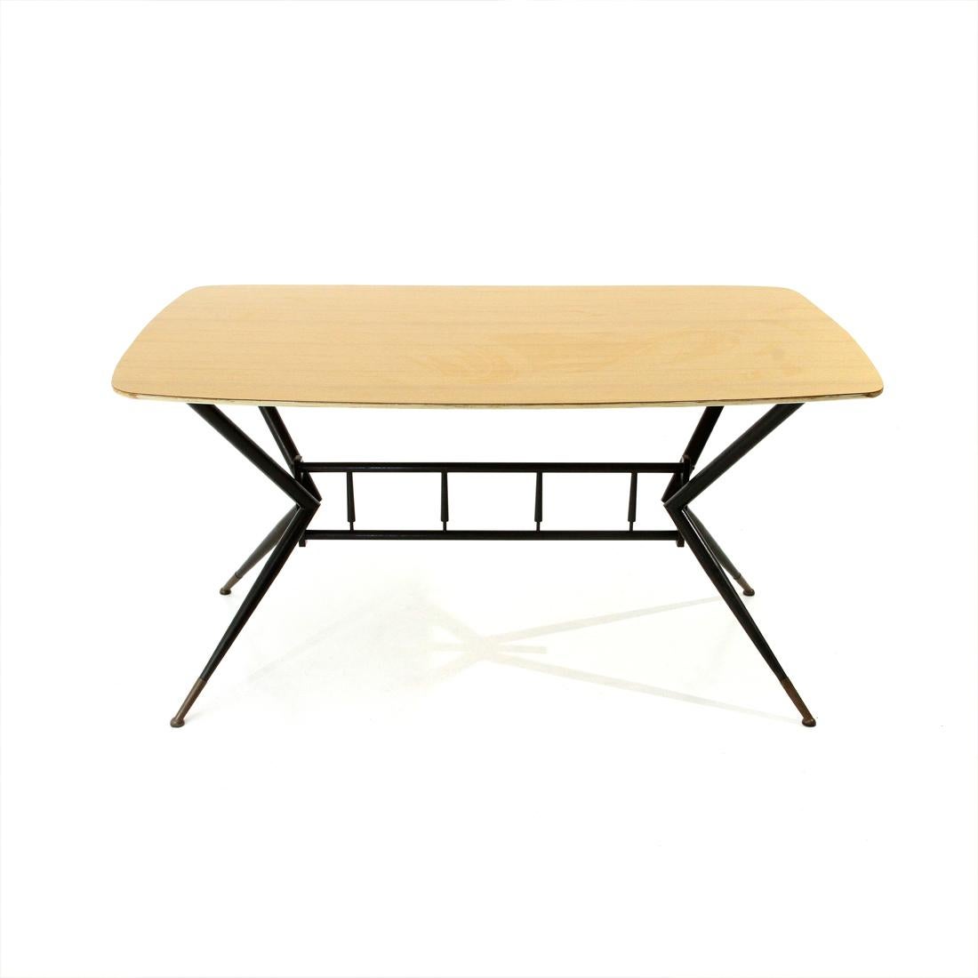 Italian made table produced in the 1950s.
Chipboard top and Formica surface.
Structure in black painted metal.
Brass tips.
Good general conditions, some signs due to normal use over time.

Dimensions: Length 142 cm - Depth 83 cm - Height 73 cm.
 