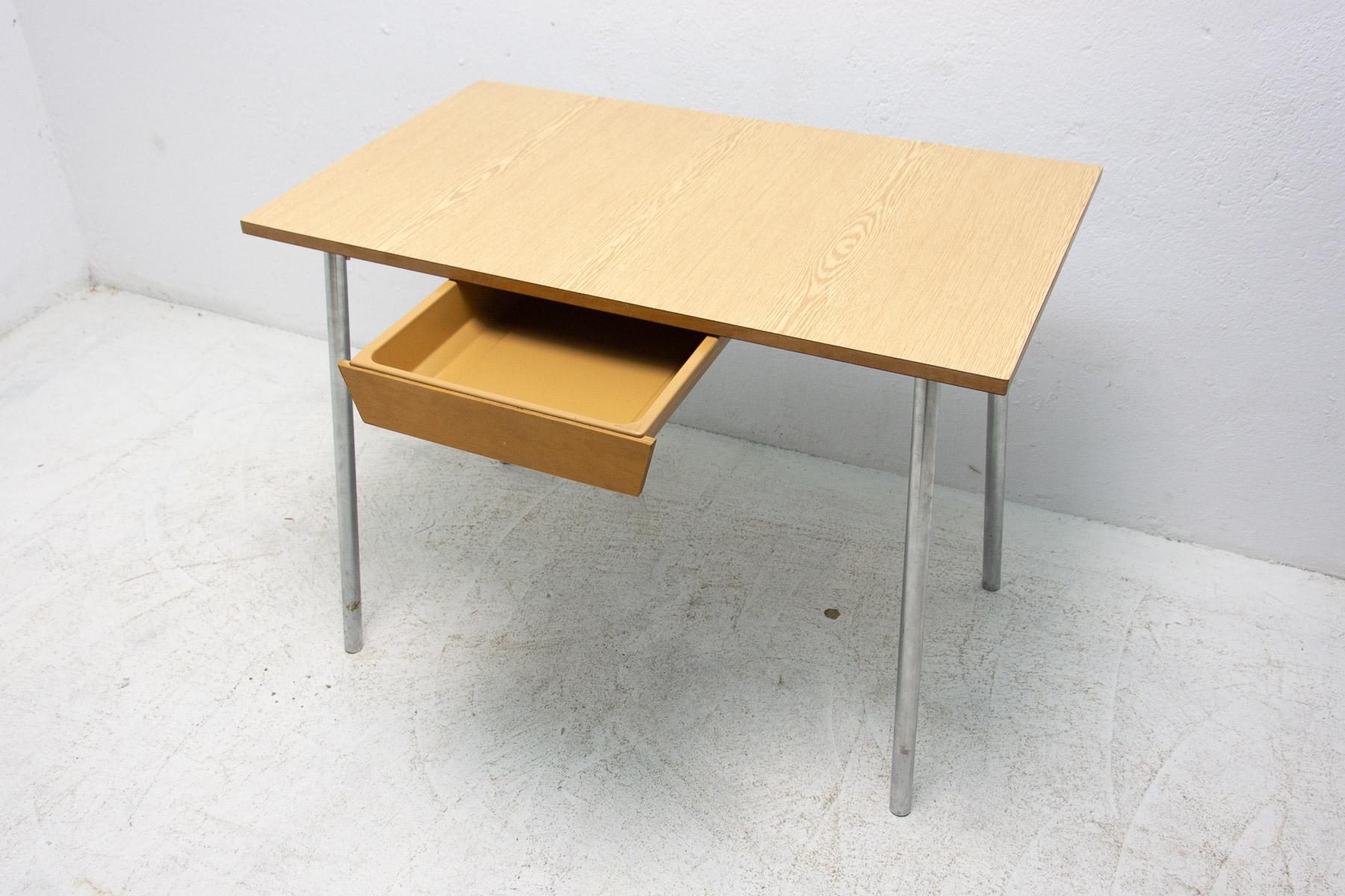 Midcentury Formica Writing Desk, 1960´s, Czechoslovakia In Good Condition For Sale In Prague 8, CZ