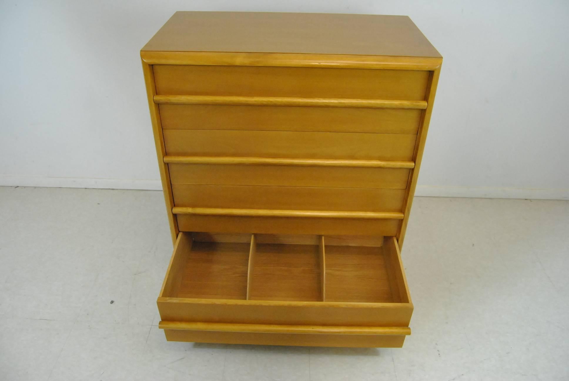 Midcentury Four-Drawer  Chest by T.H. Robsjohn-Gibbings for Widdicomb In Good Condition In Toledo, OH