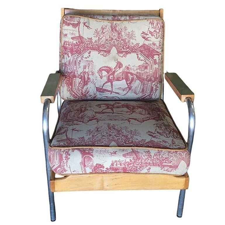 Singular tumbona rubia de madera dura de mediados de siglo, con patas redondas de tubo de acero cromado, que presenta gran parte del estilo que hizo famoso Francois Caruelle.

1950, EEUU
2-Disponible