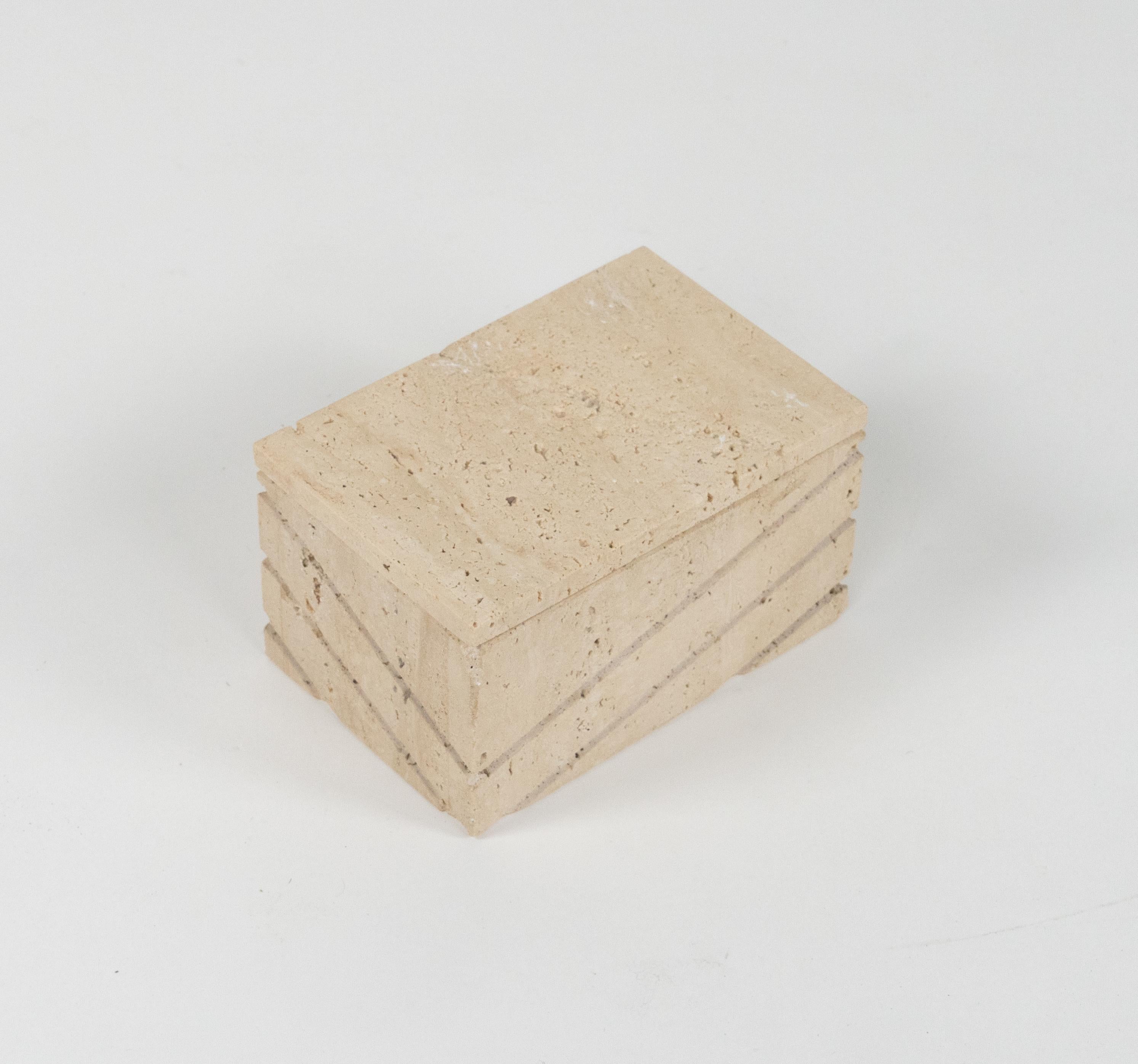Mid-Century Modern Midcentury Fratelli Mannelli Rectangular Box in Travertine and Wood, Italy 1970s For Sale