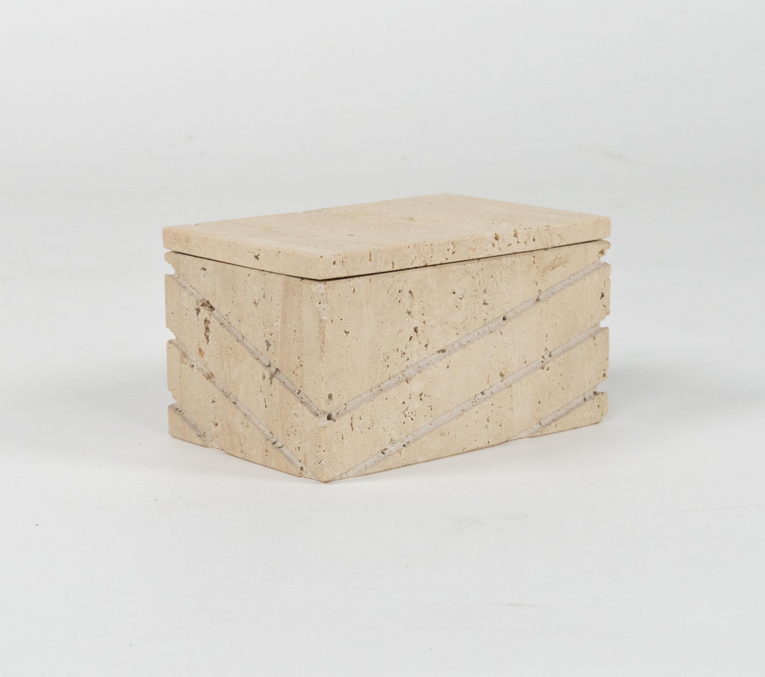 Italian Midcentury Fratelli Mannelli Rectangular Box in Travertine and Wood, Italy 1970s For Sale