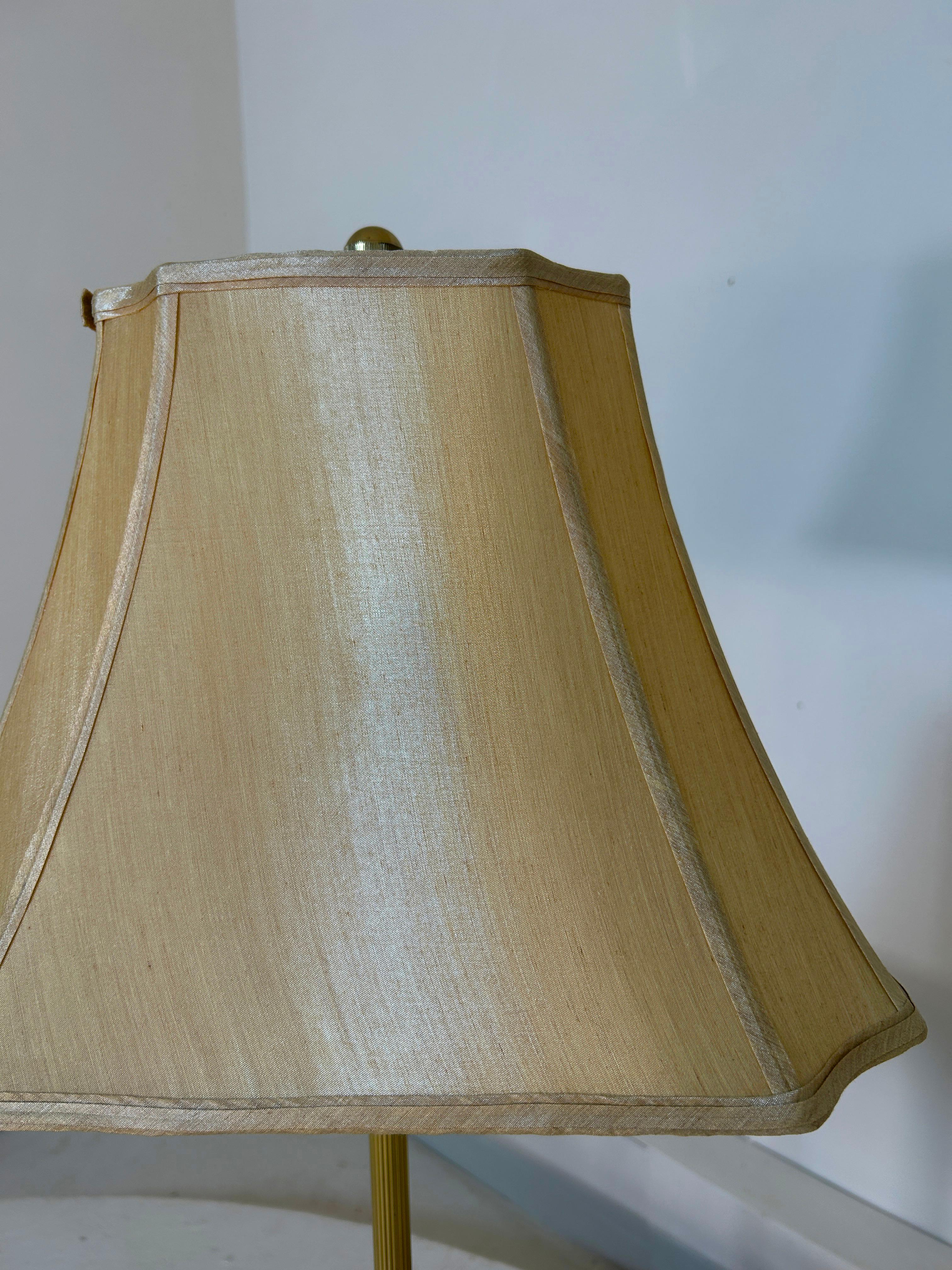 Vassoio in ottone Fredrick Cooper di metà secolo Tavola per lampada da terra in finto bambù in vendita 7