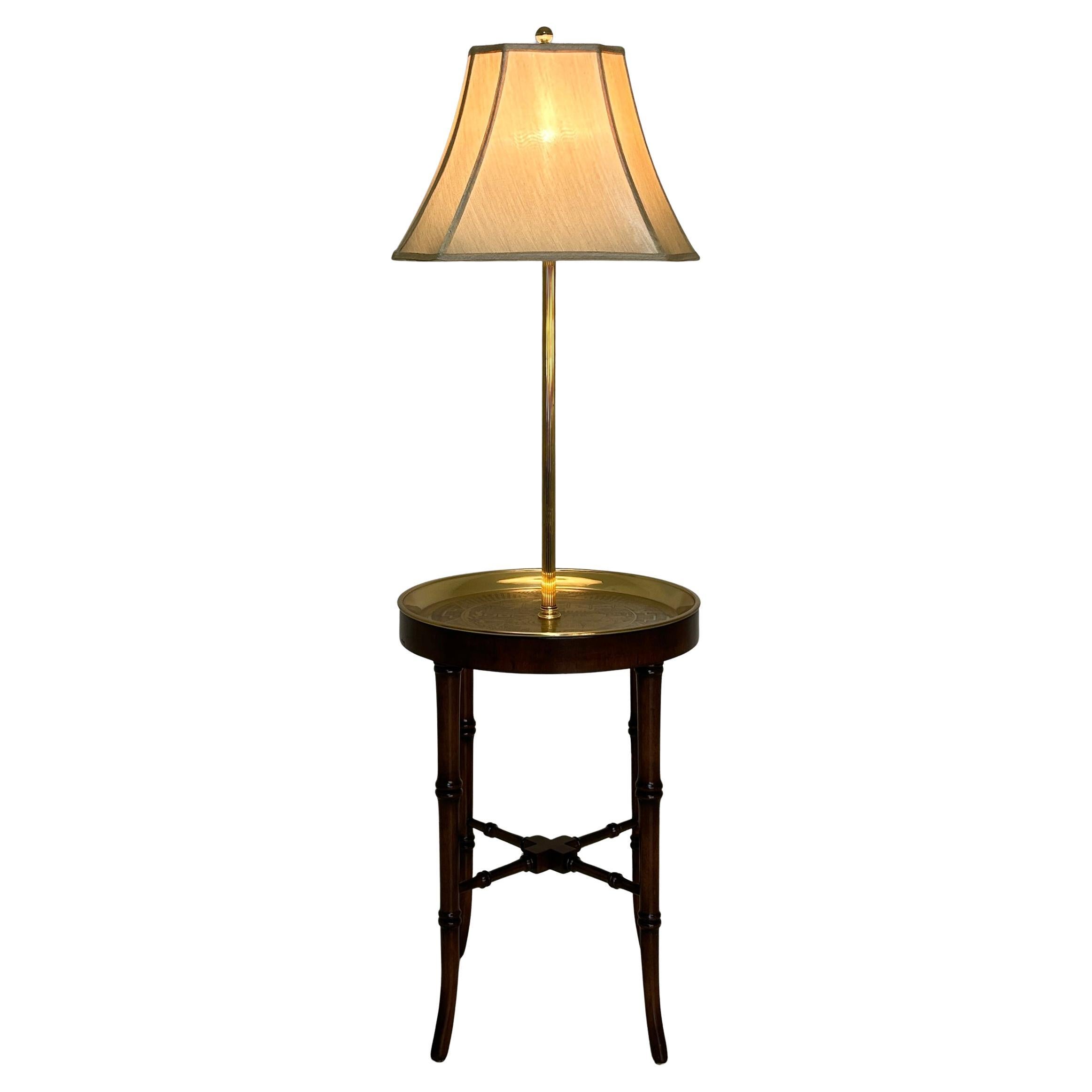 Hollywood Regency Vassoio in ottone Fredrick Cooper di metà secolo Tavola per lampada da terra in finto bambù in vendita