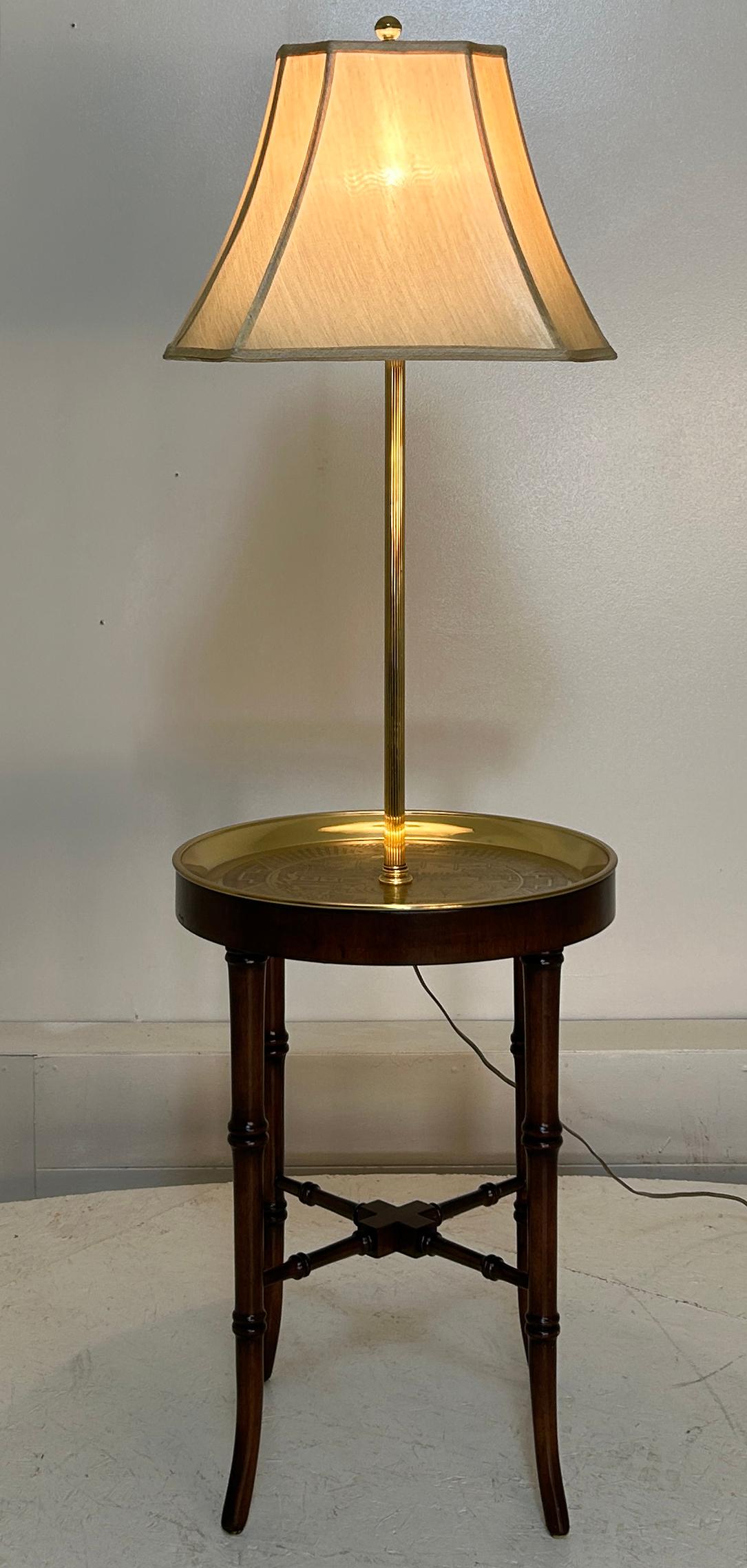 Americano Vassoio in ottone Fredrick Cooper di metà secolo Tavola per lampada da terra in finto bambù in vendita