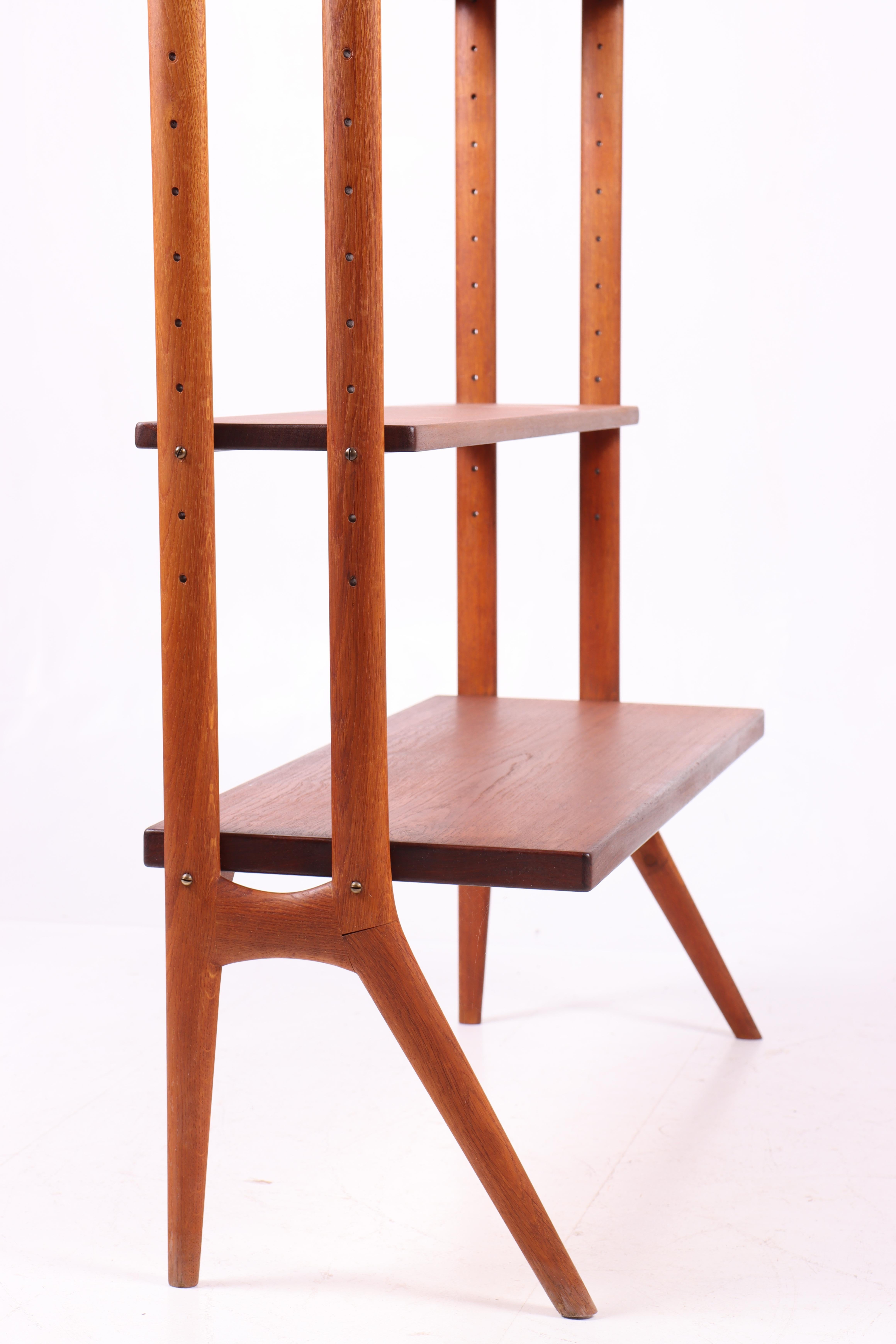 Freistehendes Bücherregal aus der Mitte des Jahrhunderts aus Teakholz von Kurt Østervig, 1960er (Mitte des 20. Jahrhunderts) im Angebot