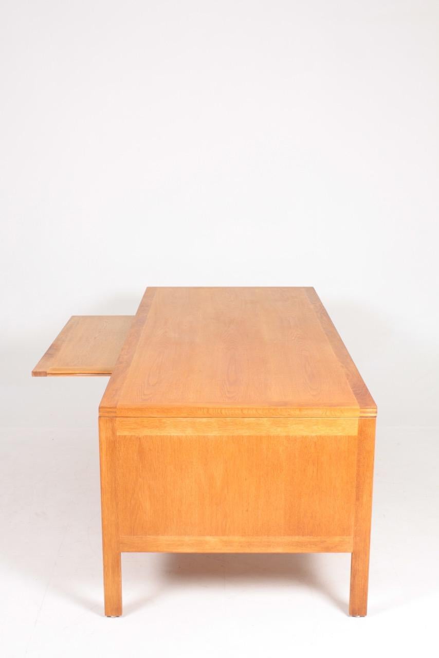 Midcentury Freestanding Desk in Oak by Børge Mogensen, Danish Design, 1950s 7