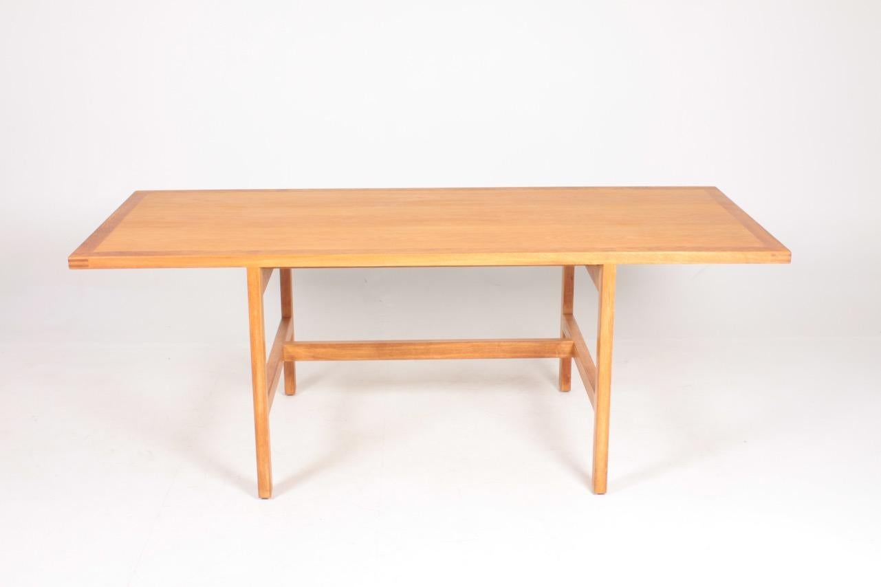 Desk in oak, designed by Maa. Børge Mogensen for P. Lauritsen & Søn, Denmark. Great original condition.