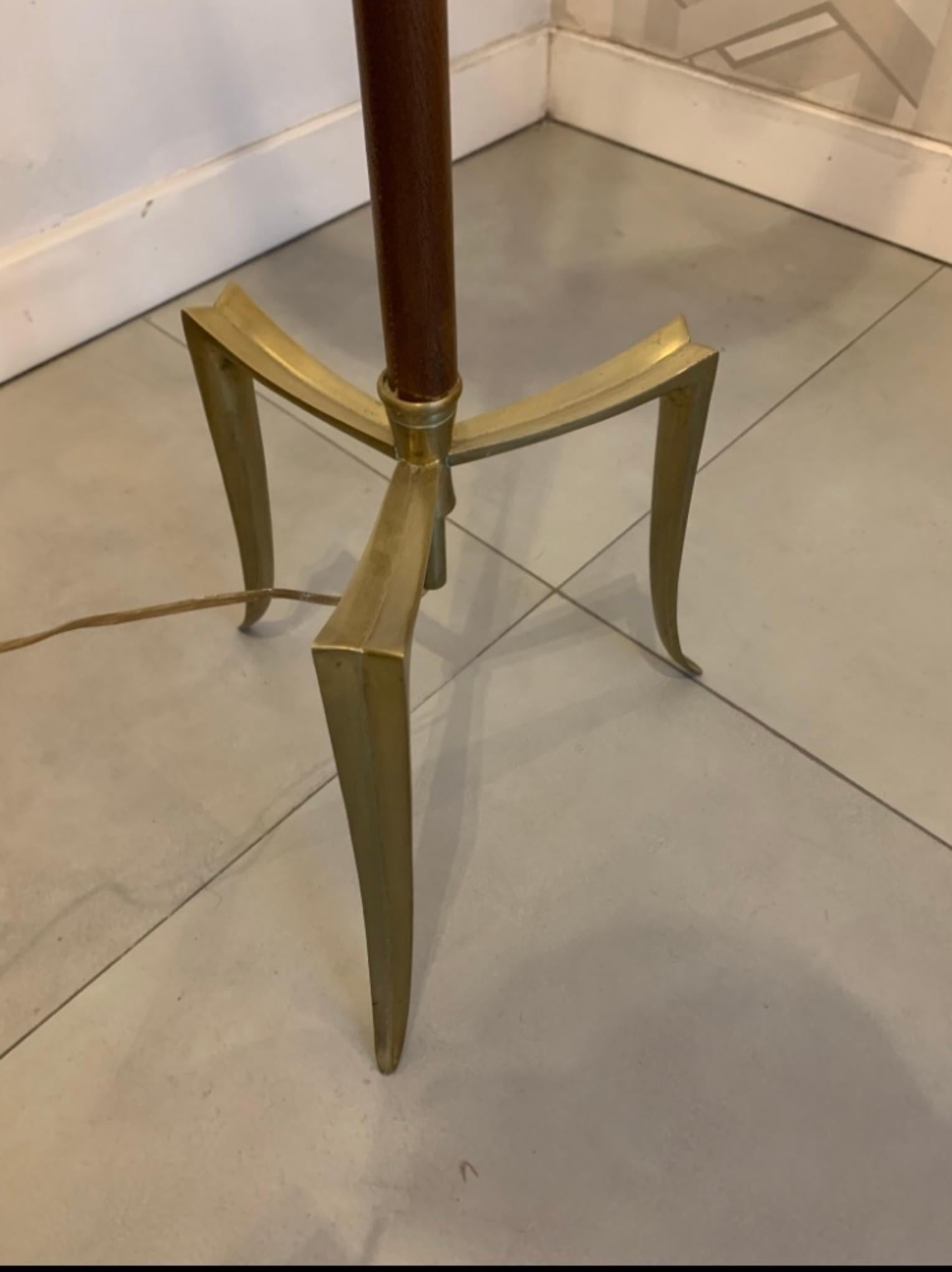 An elegant and unusual French floor lamp, made of bronze, on the lower legs in the form of a tripod, the central column of the lamp is in leather, and brass, and ends in a spear point ornament.
The lampshade is modern, with measurements that are 45