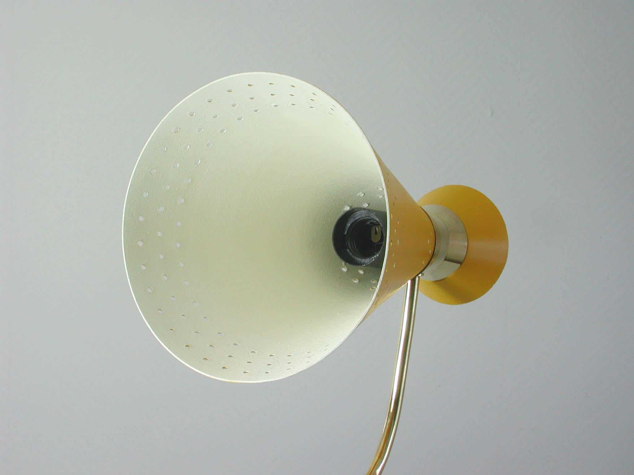Midcentury ARLUS Yellow Diabolo Wall Light, France 1950s In Good Condition For Sale In NUEMBRECHT, NRW